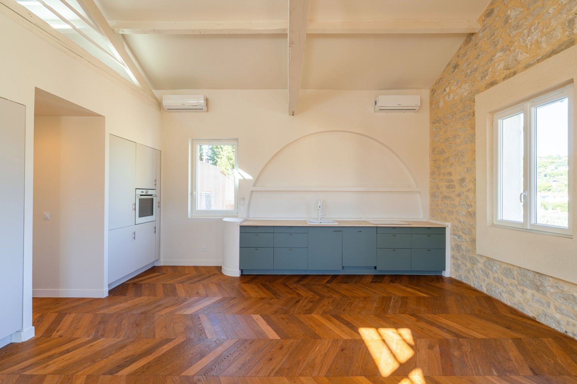 luxury house 6 Rooms for sale on CASSIS (13260)