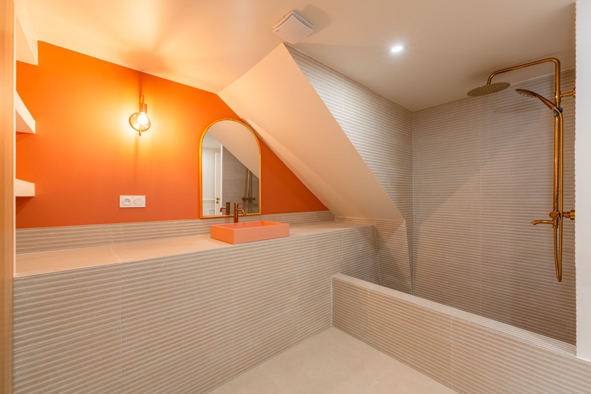 luxury house 6 Rooms for sale on CASSIS (13260)