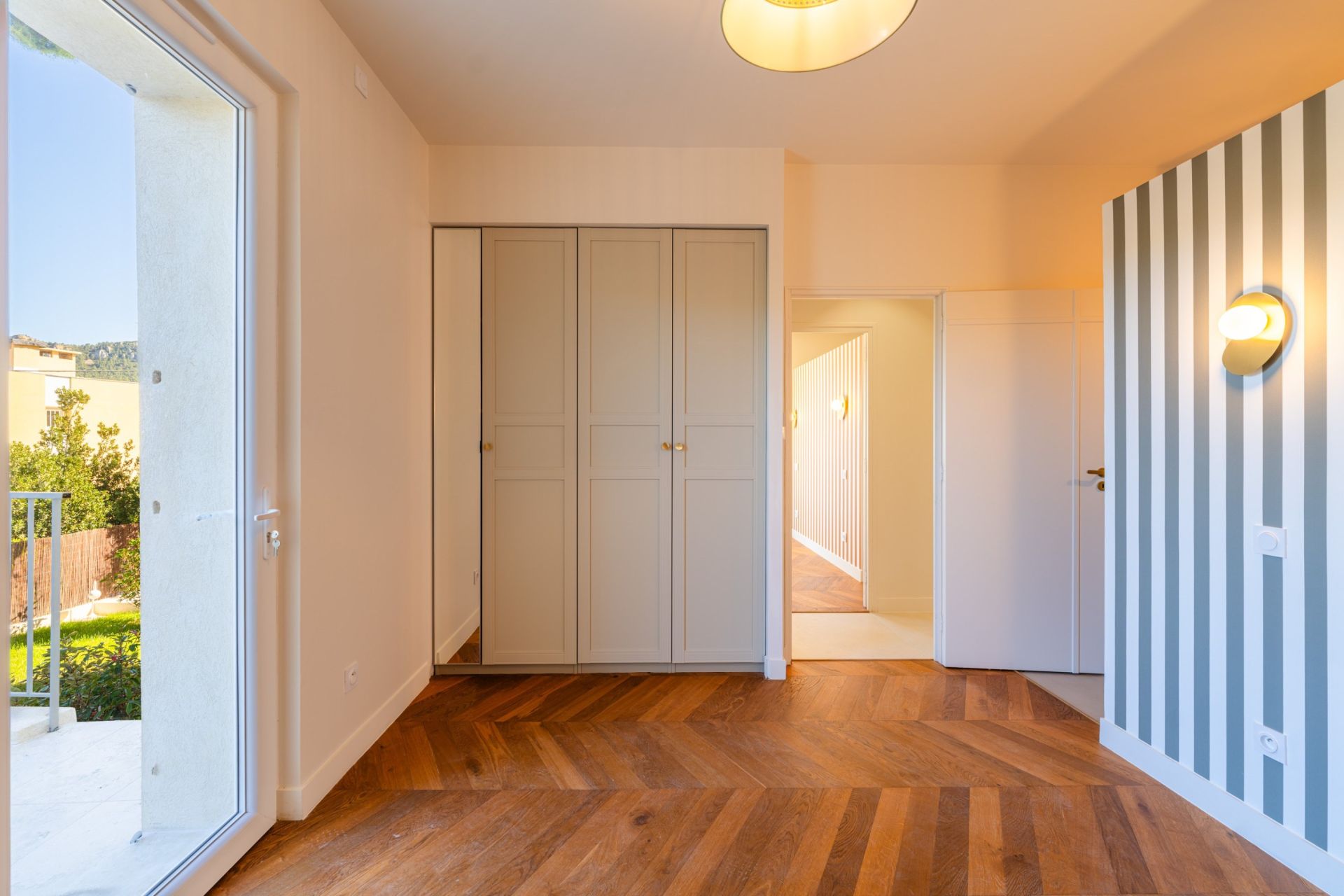 luxury house 6 Rooms for sale on CASSIS (13260)