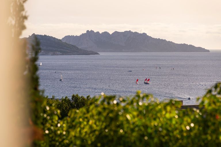 luxury apartment 6 Rooms for sale on MARSEILLE (13007)