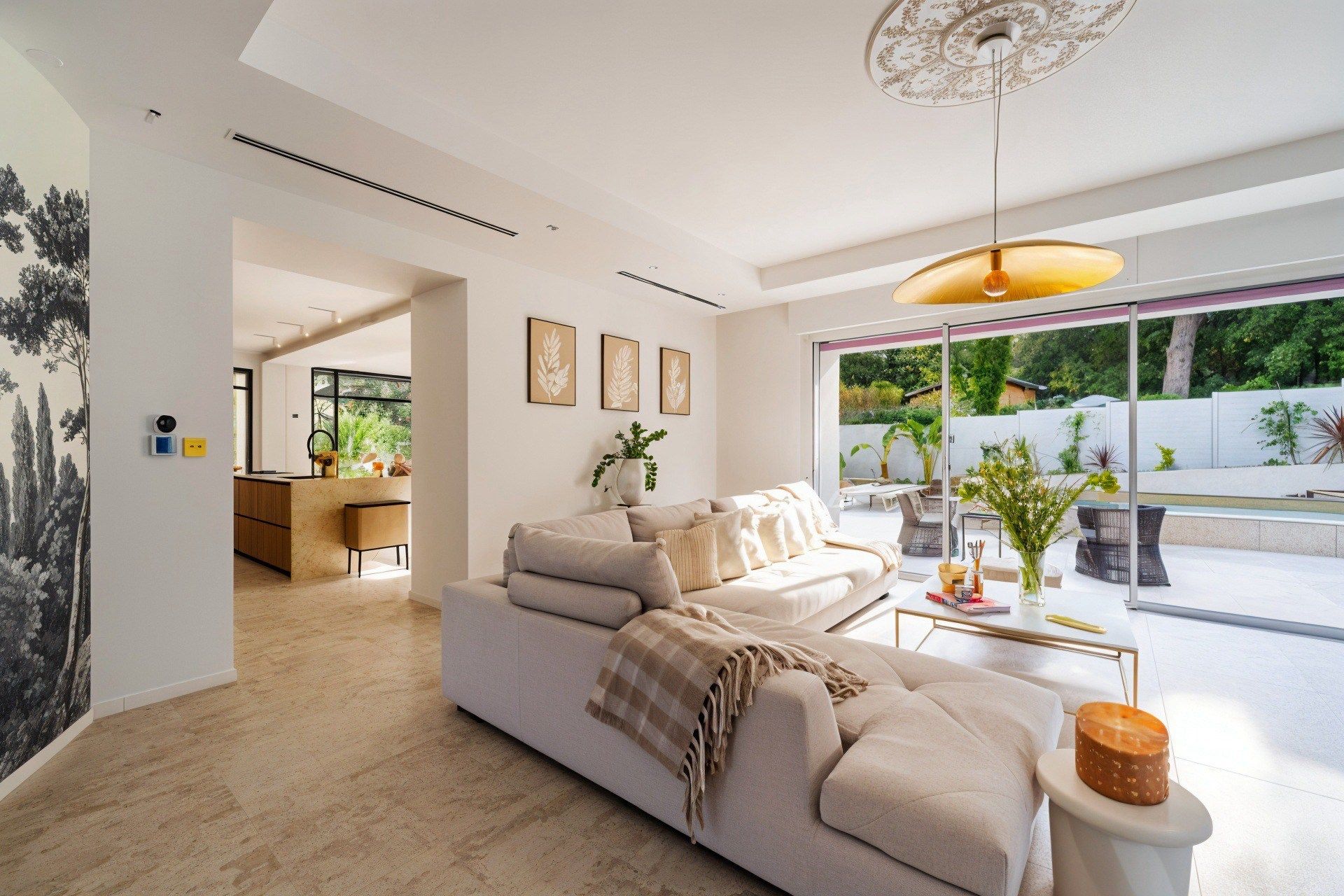 luxury house 6 Rooms for sale on MARSEILLE (13008)