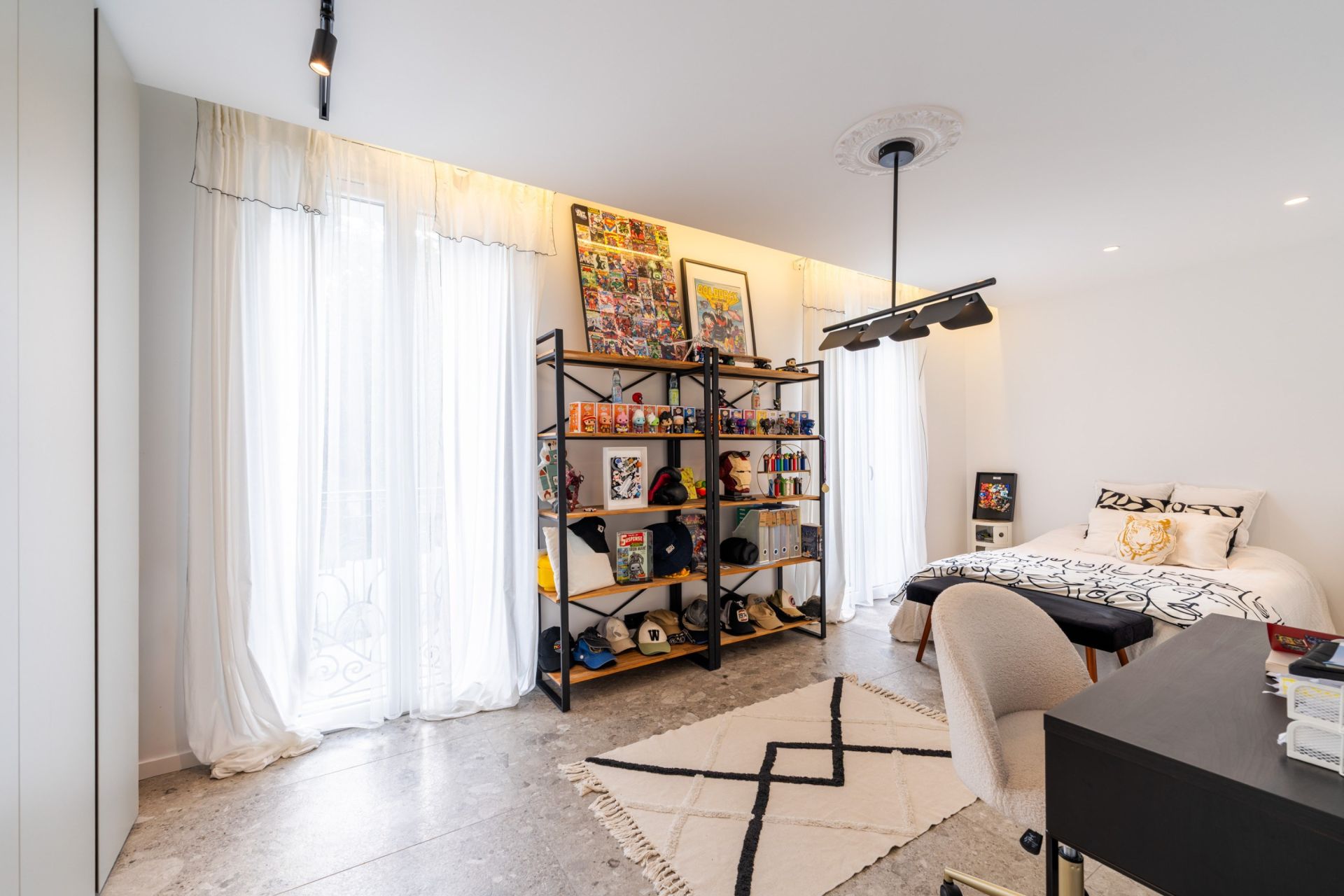 luxury house 6 Rooms for sale on MARSEILLE (13008)