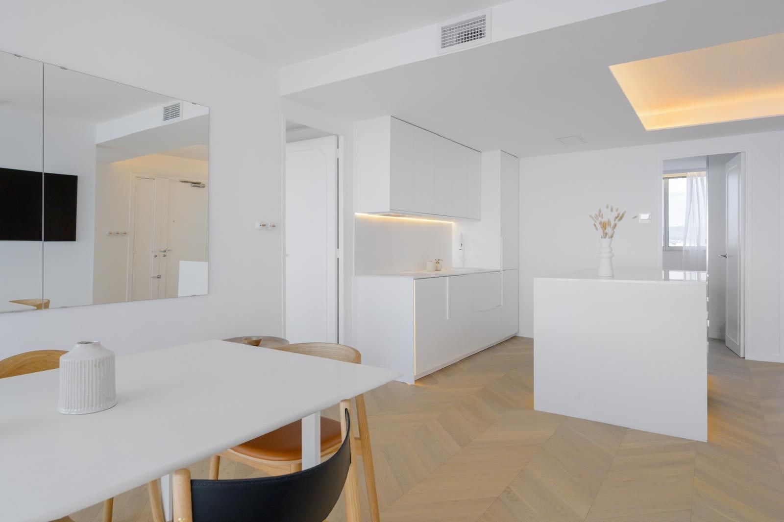 luxury apartment 4 Rooms for sale on MARSEILLE (13007)