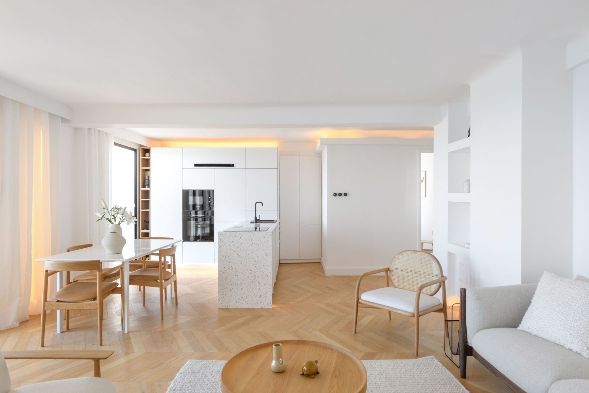 luxury apartment 3 Rooms for sale on MARSEILLE (13007)