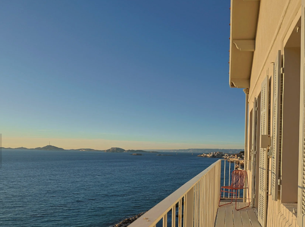 luxury house 5 Rooms for sale on MARSEILLE (13007)