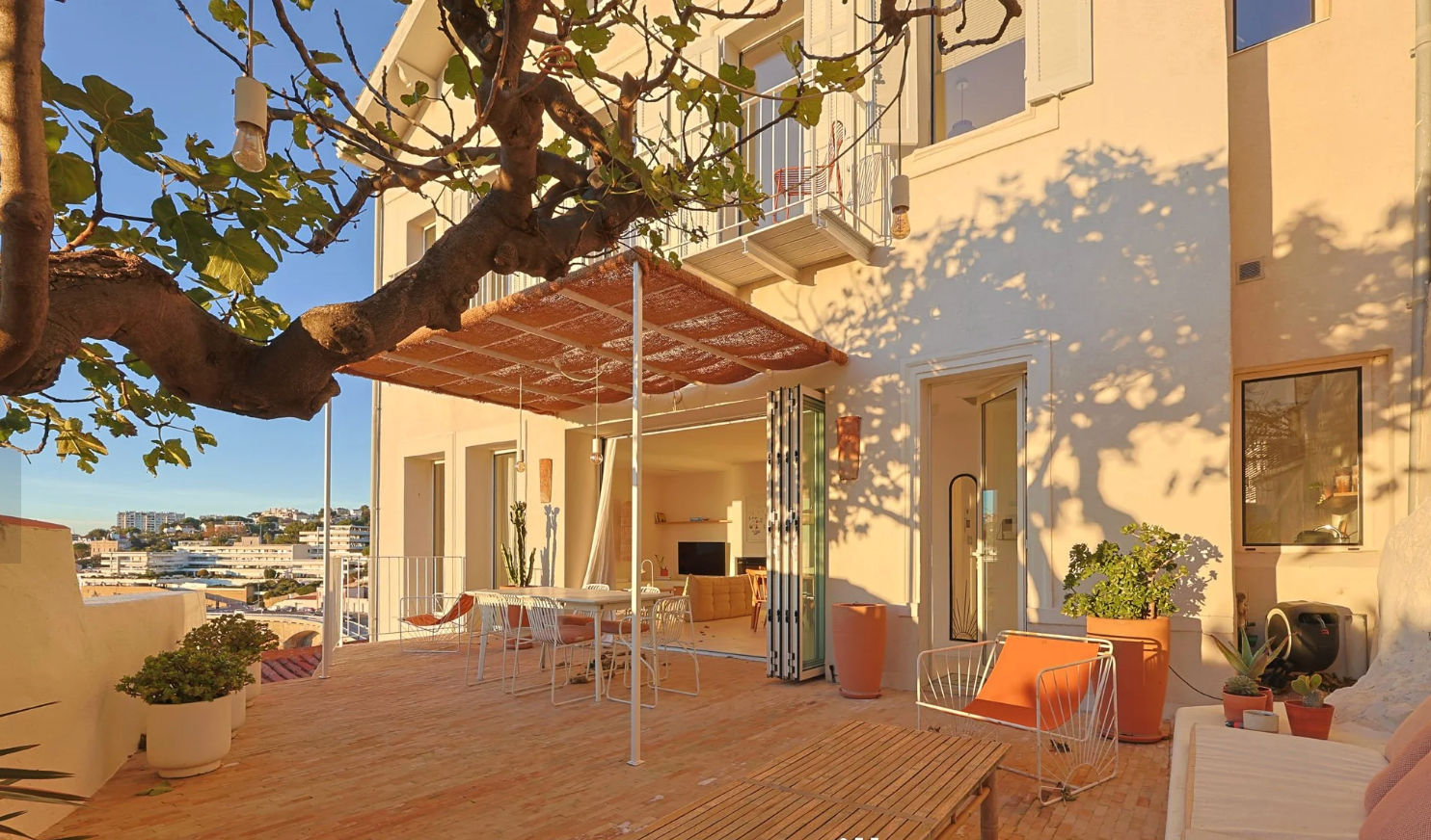 luxury house 5 Rooms for sale on MARSEILLE (13007)