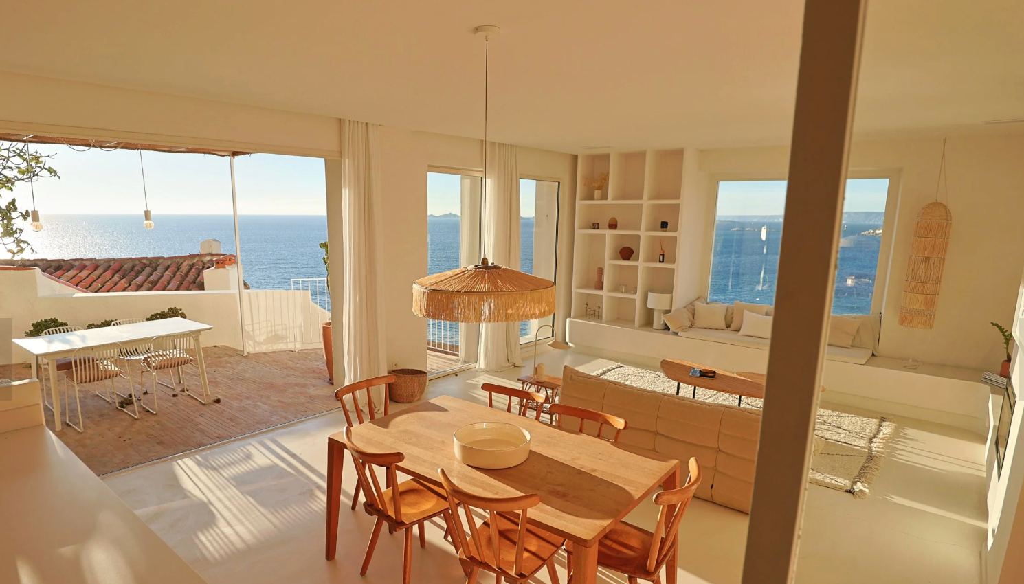 luxury house 5 Rooms for sale on MARSEILLE (13007)