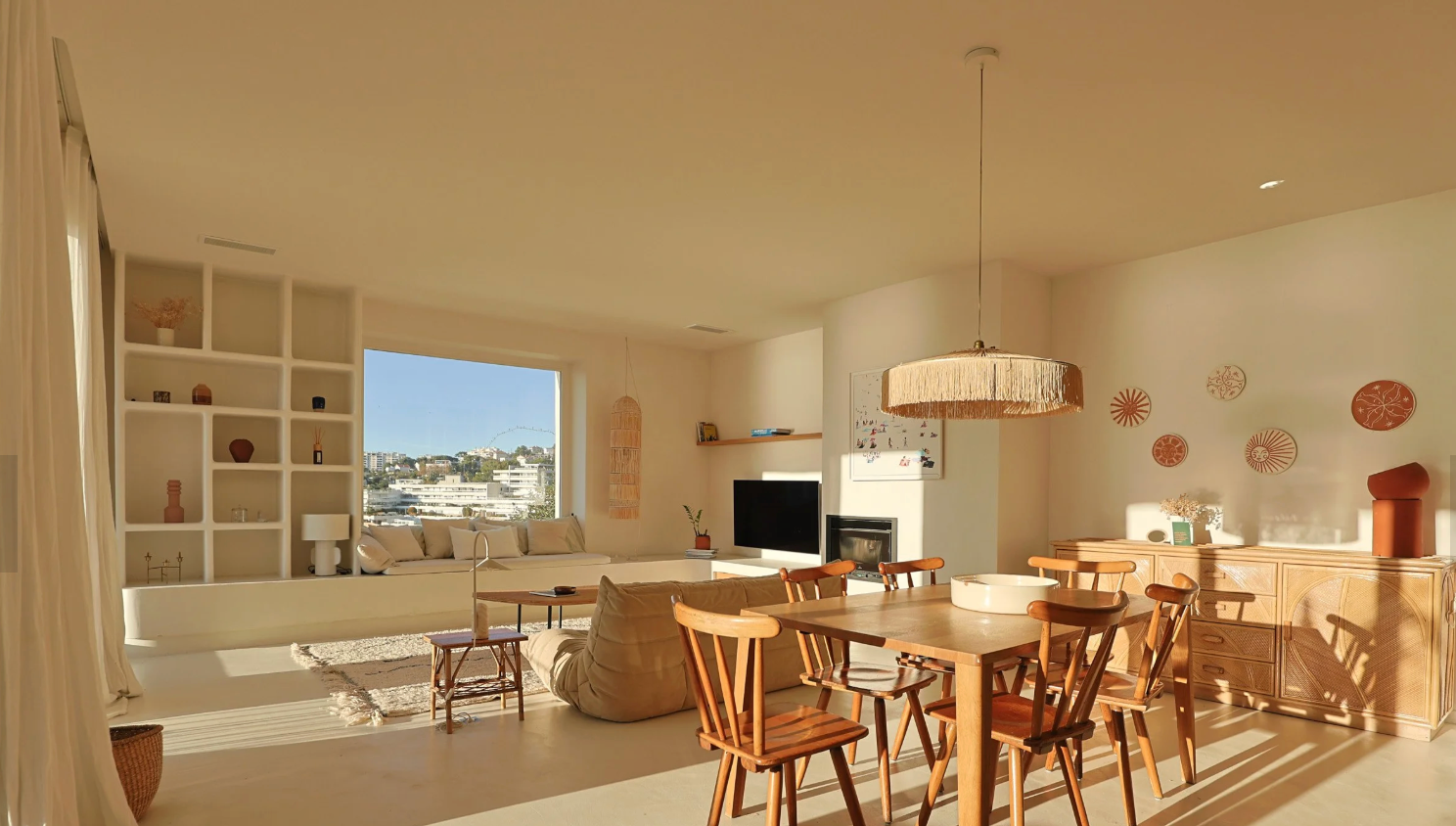 luxury house 5 Rooms for sale on MARSEILLE (13007)