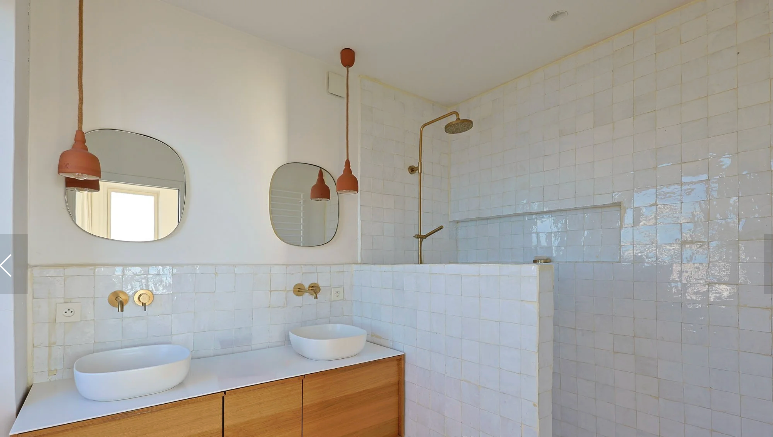 luxury house 5 Rooms for sale on MARSEILLE (13007)