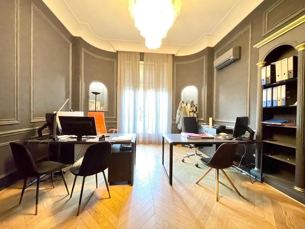 luxury apartment 12 Rooms for rent on MARSEILLE (13008)