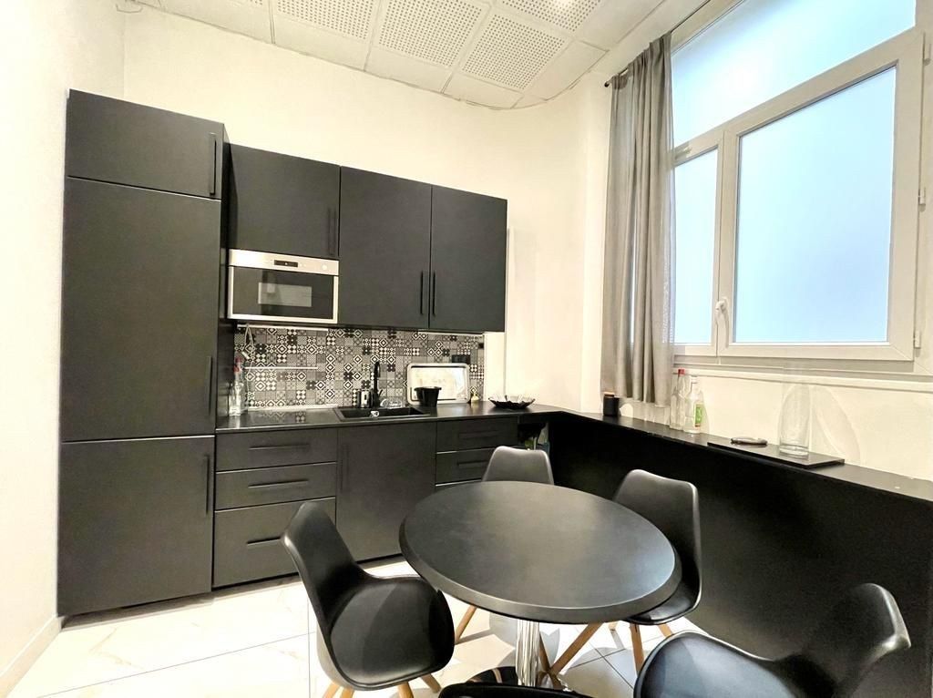 luxury apartment 12 Rooms for rent on MARSEILLE (13008)