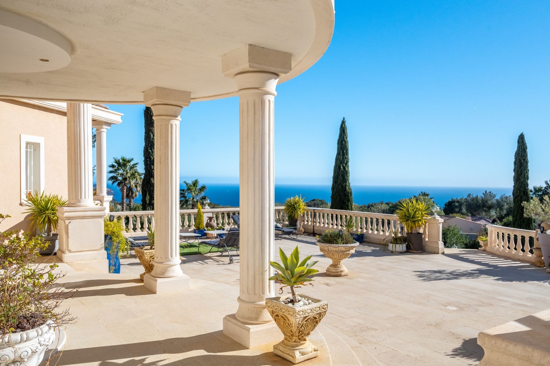 luxury house 10 Rooms for sale on LA CIOTAT (13600)