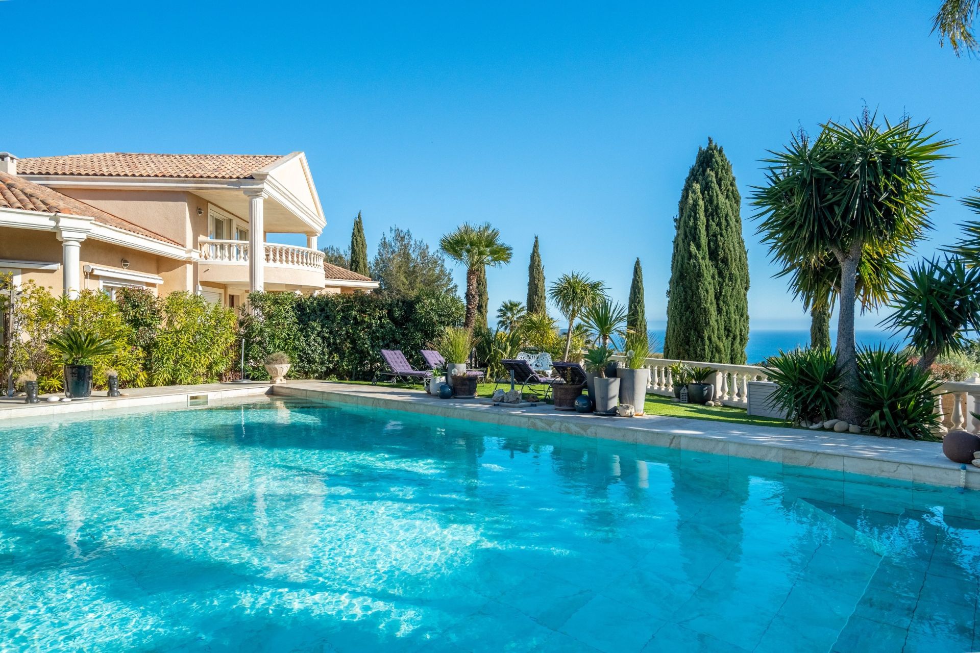 luxury house 10 Rooms for sale on LA CIOTAT (13600)