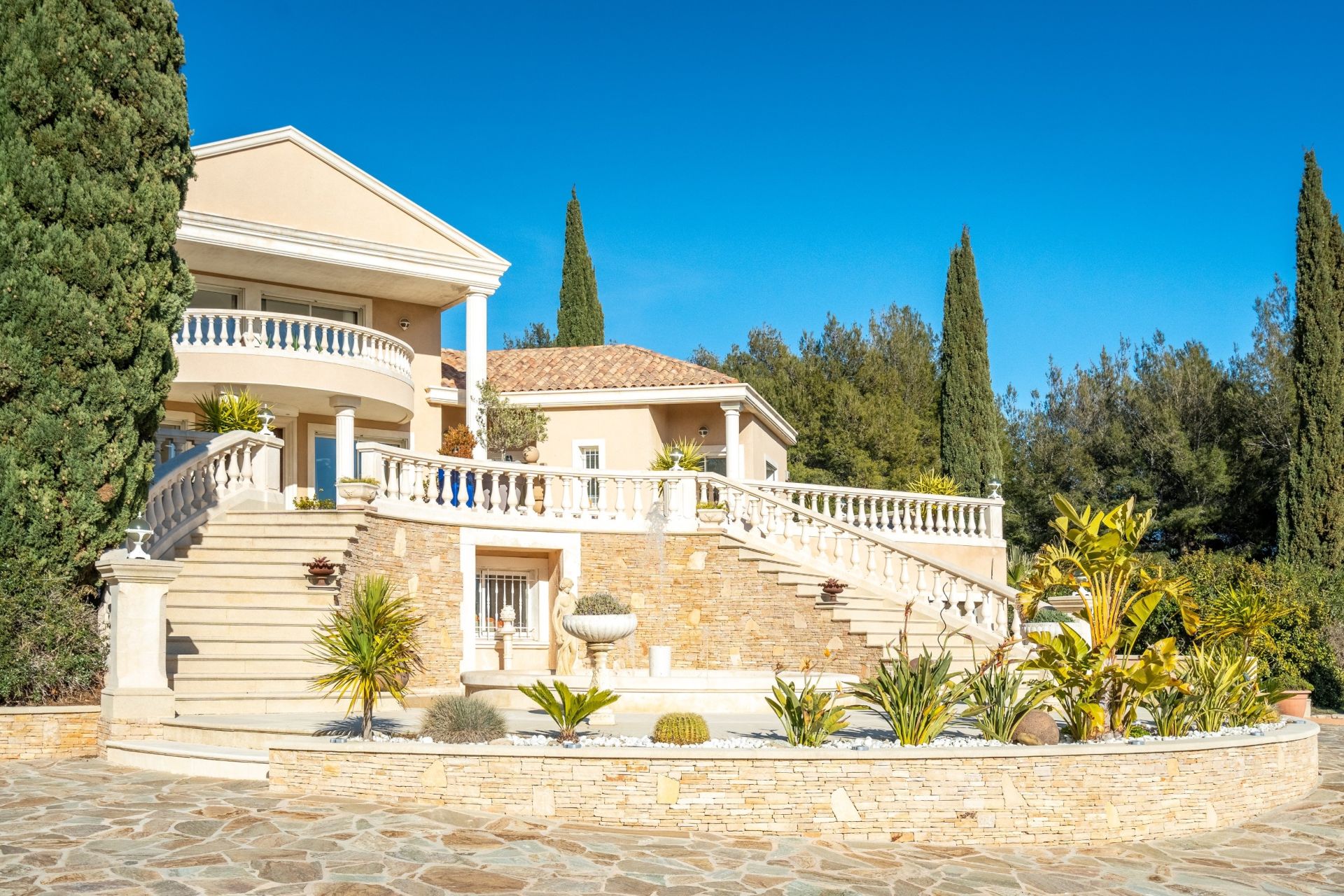 luxury house 10 Rooms for sale on LA CIOTAT (13600)