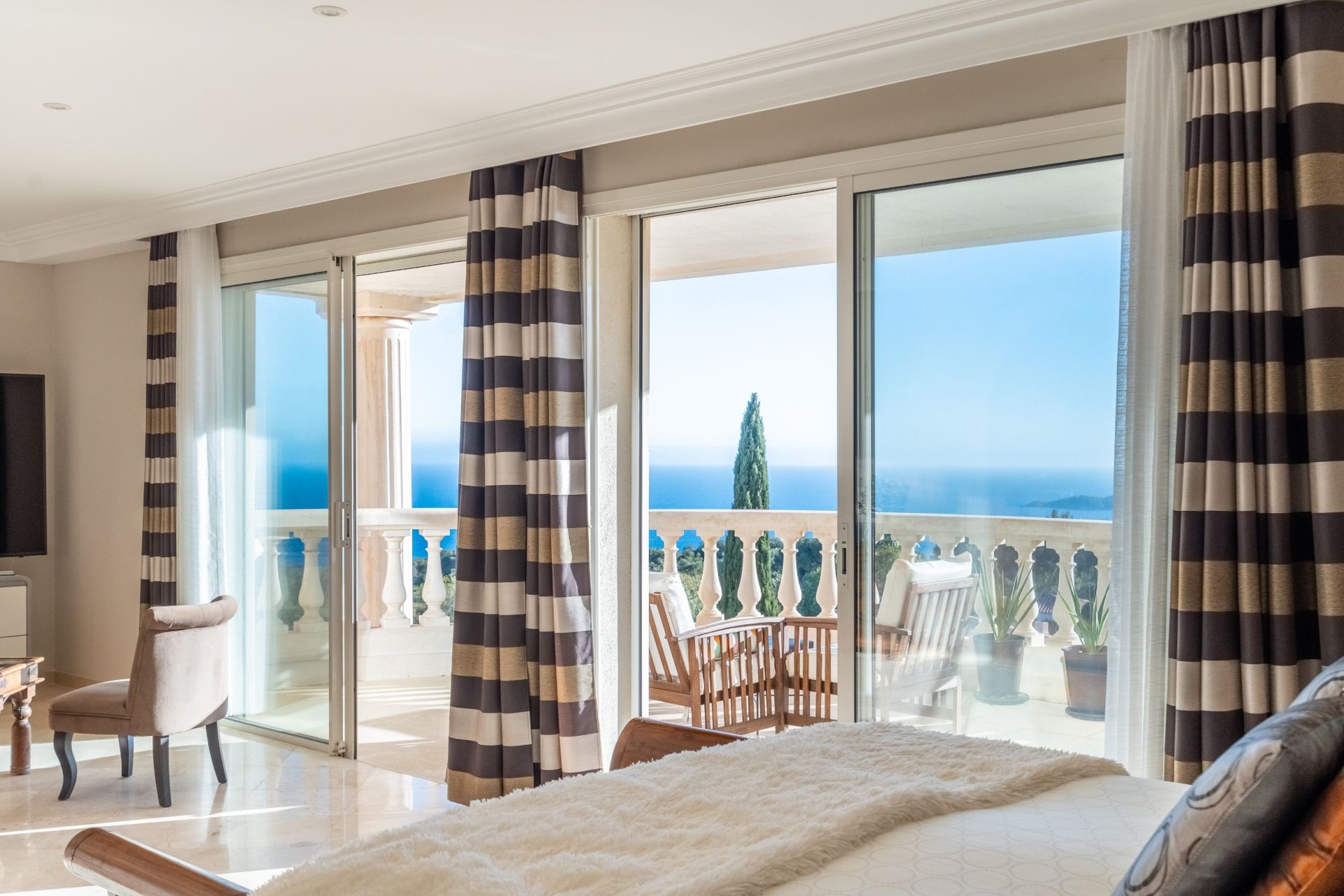 luxury house 10 Rooms for sale on LA CIOTAT (13600)