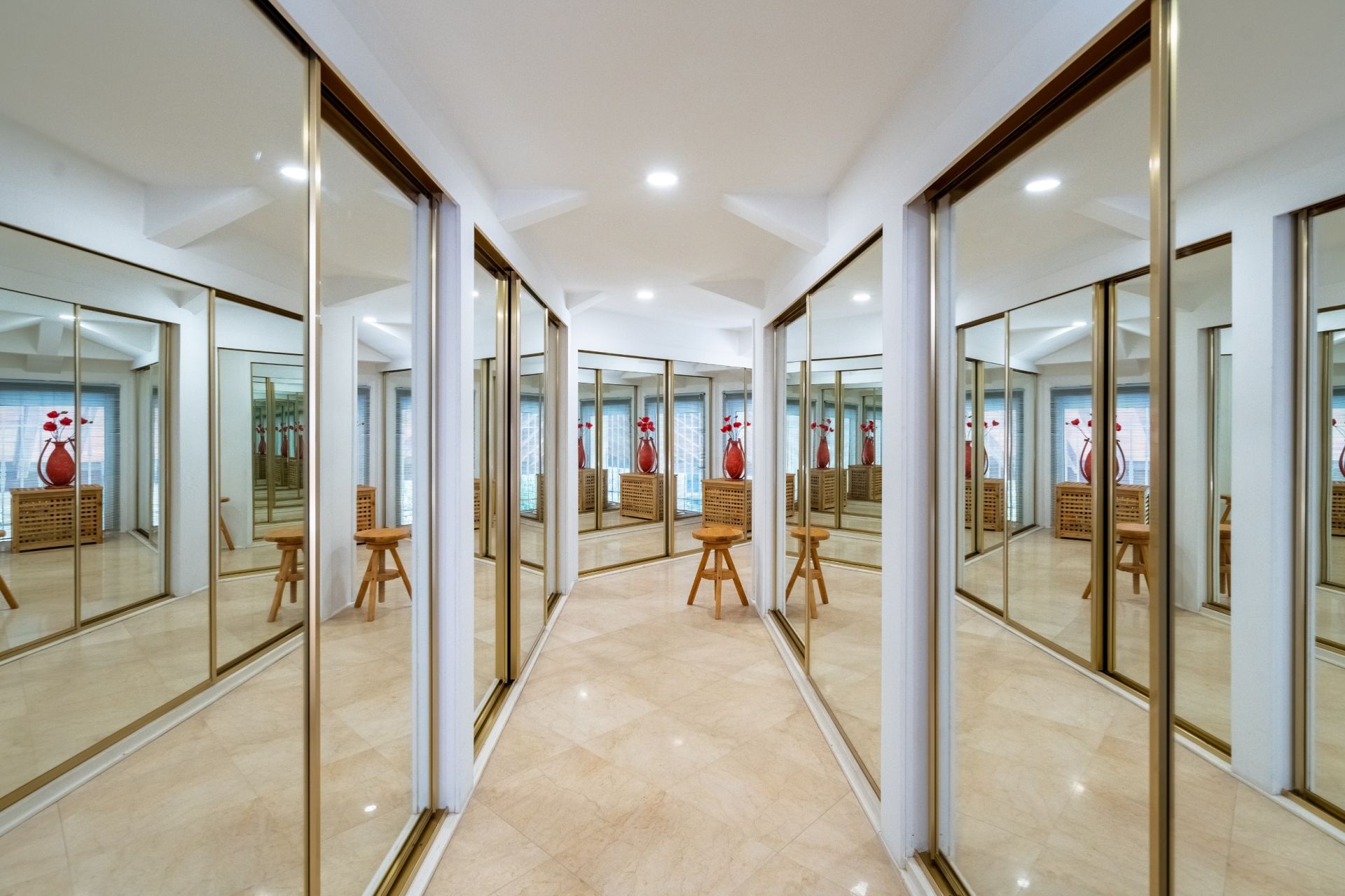 luxury house 10 Rooms for sale on LA CIOTAT (13600)