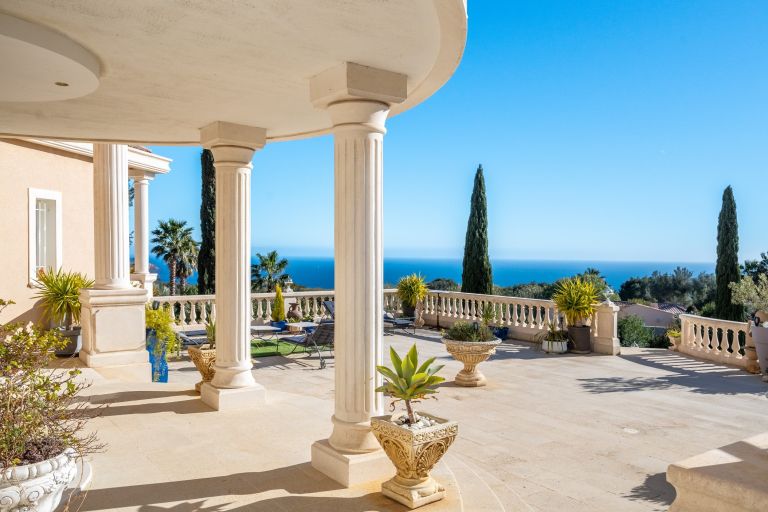 luxury house 10 Rooms for sale on LA CIOTAT (13600)