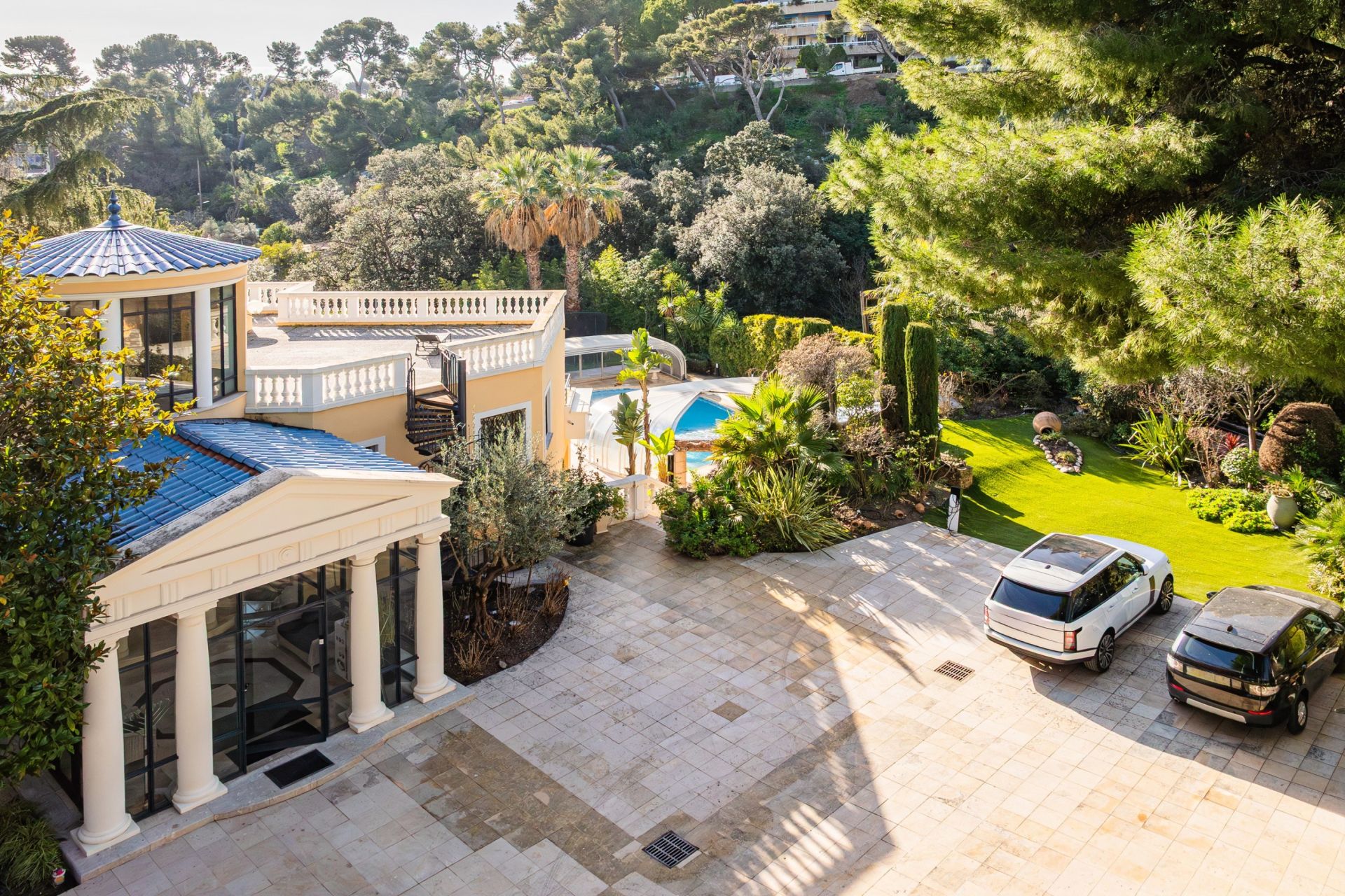 luxury house 11 Rooms for sale on MARSEILLE (13008)