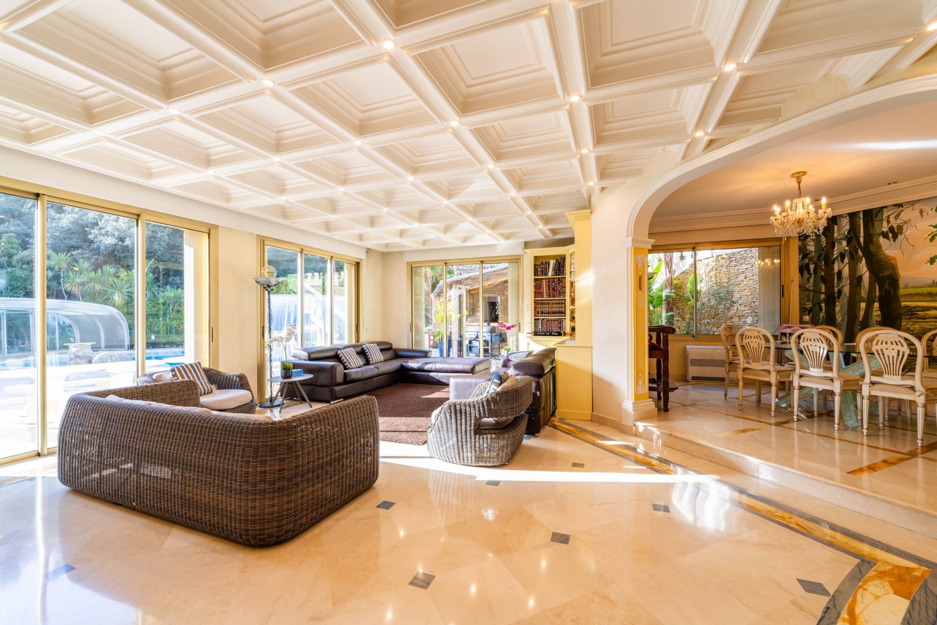 luxury house 11 Rooms for sale on MARSEILLE (13008)