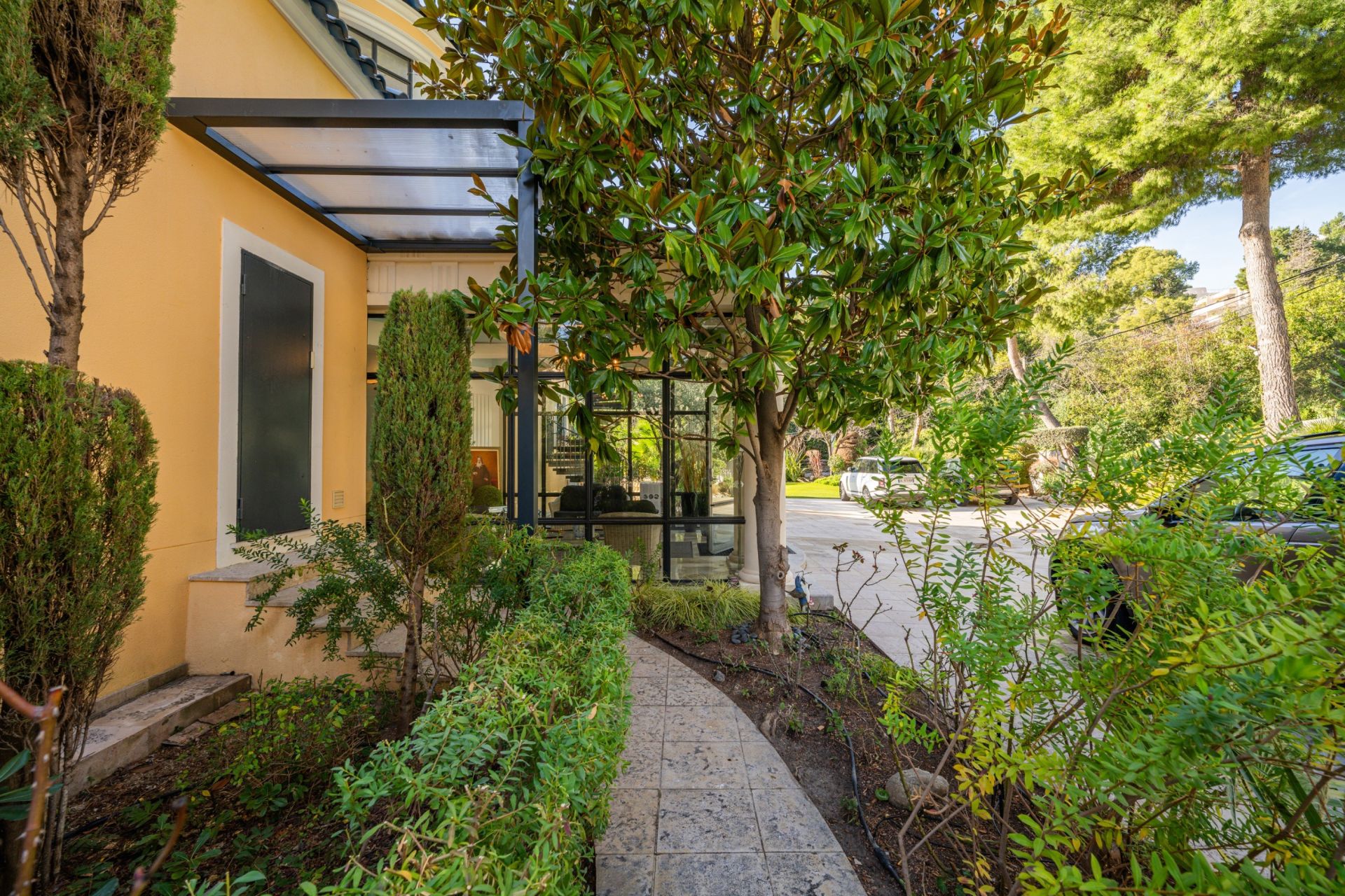 luxury house 11 Rooms for sale on MARSEILLE (13008)