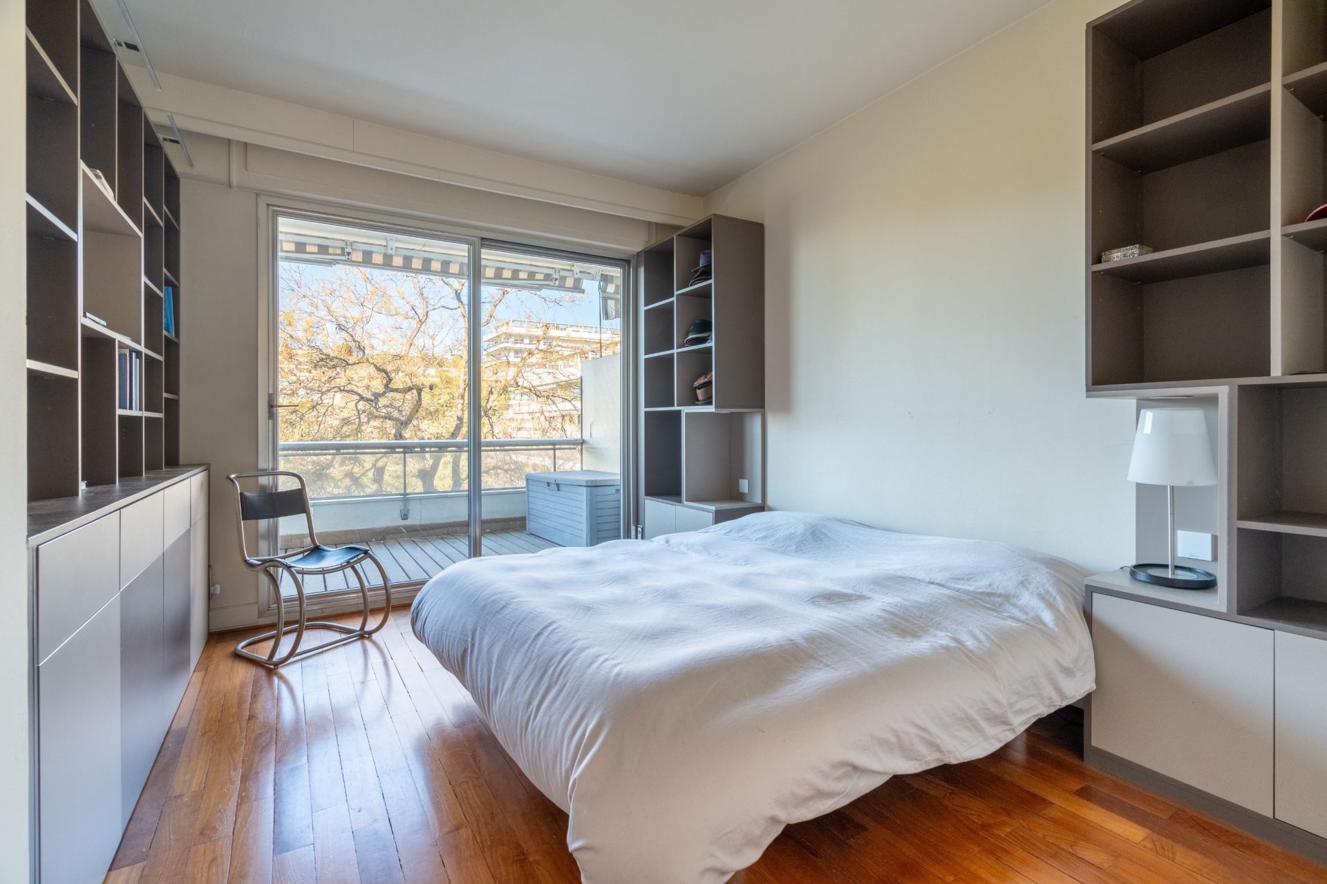 luxury apartment 7 Rooms for sale on MARSEILLE (13008)