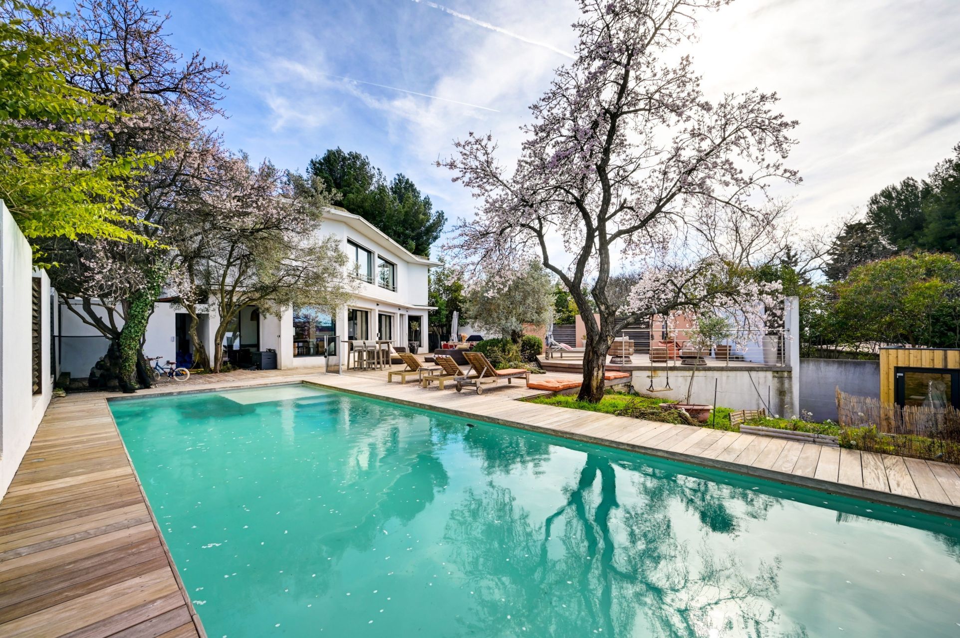 luxury house 10 Rooms for sale on MARSEILLE (13012)