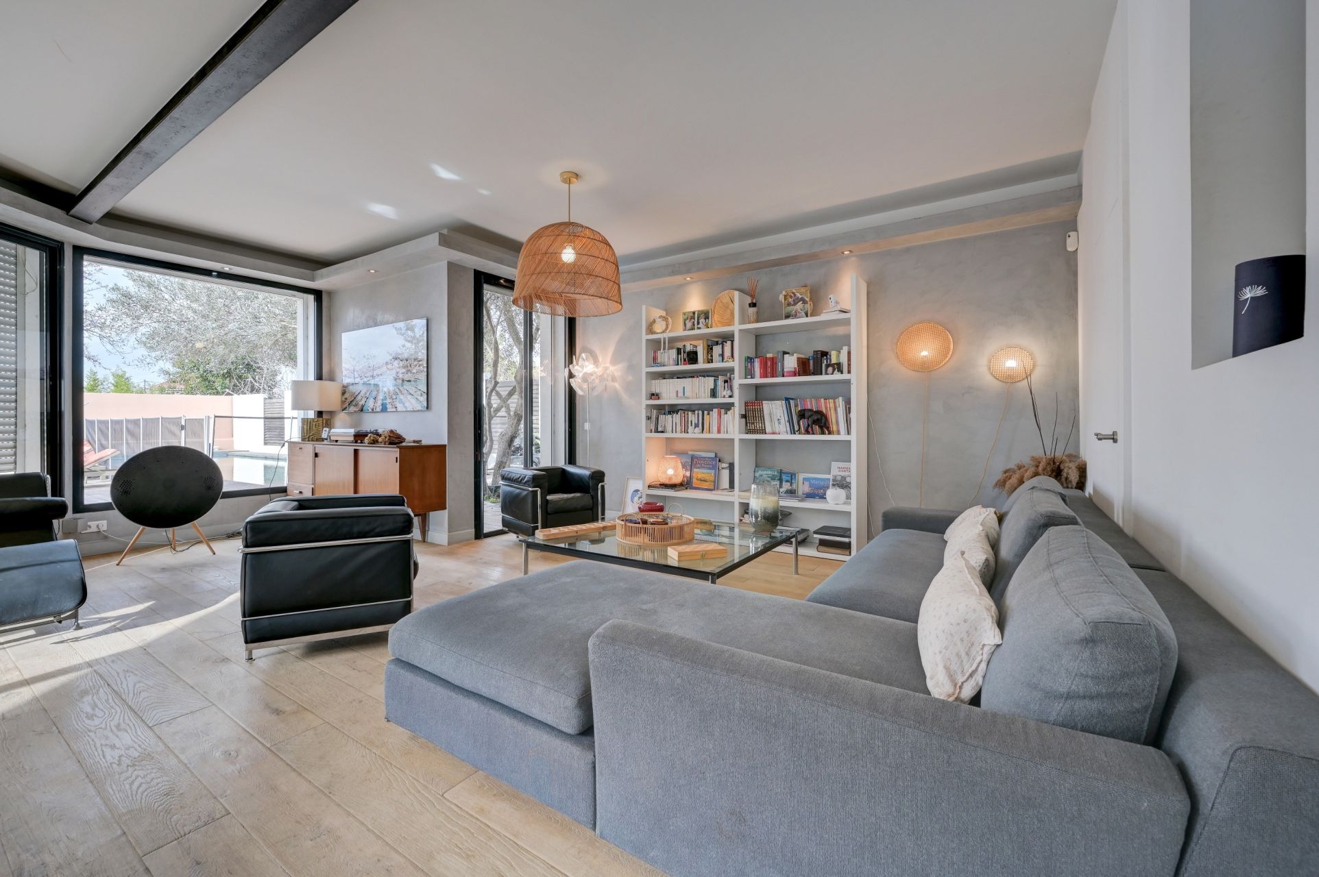 luxury house 10 Rooms for sale on MARSEILLE (13012)