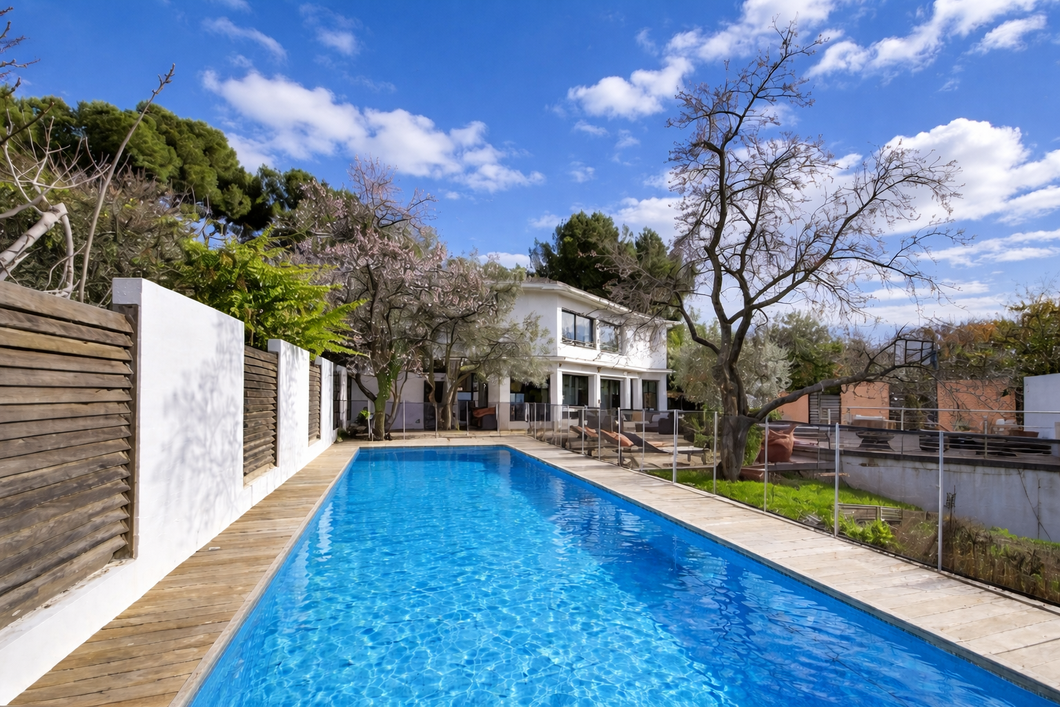 luxury house 10 Rooms for sale on MARSEILLE (13012)