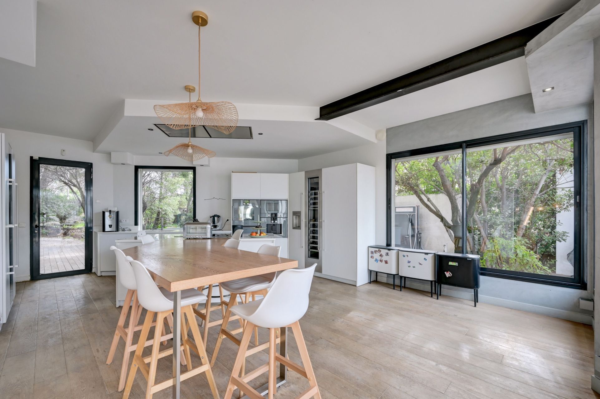 luxury house 10 Rooms for sale on MARSEILLE (13012)