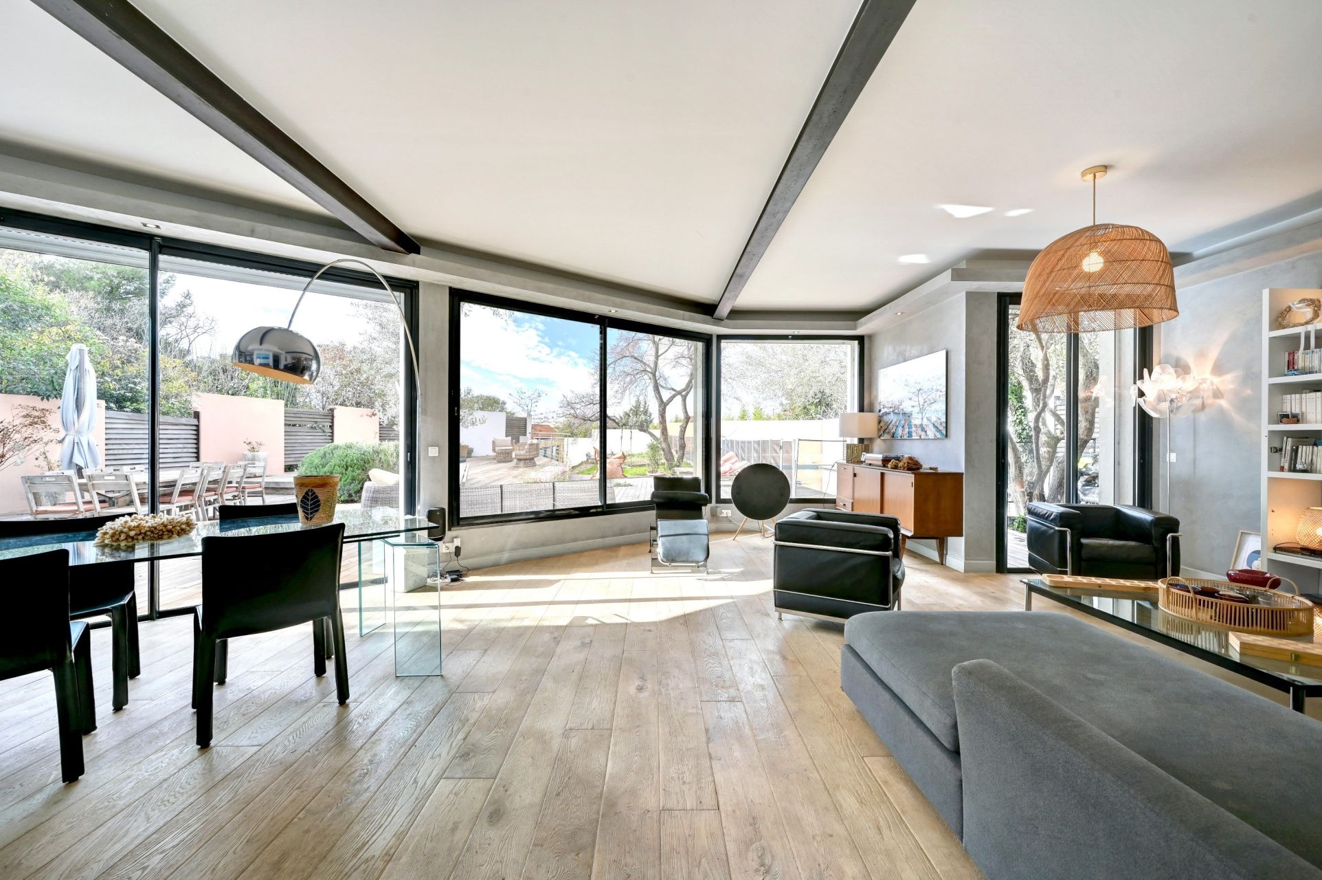 luxury house 10 Rooms for sale on MARSEILLE (13012)