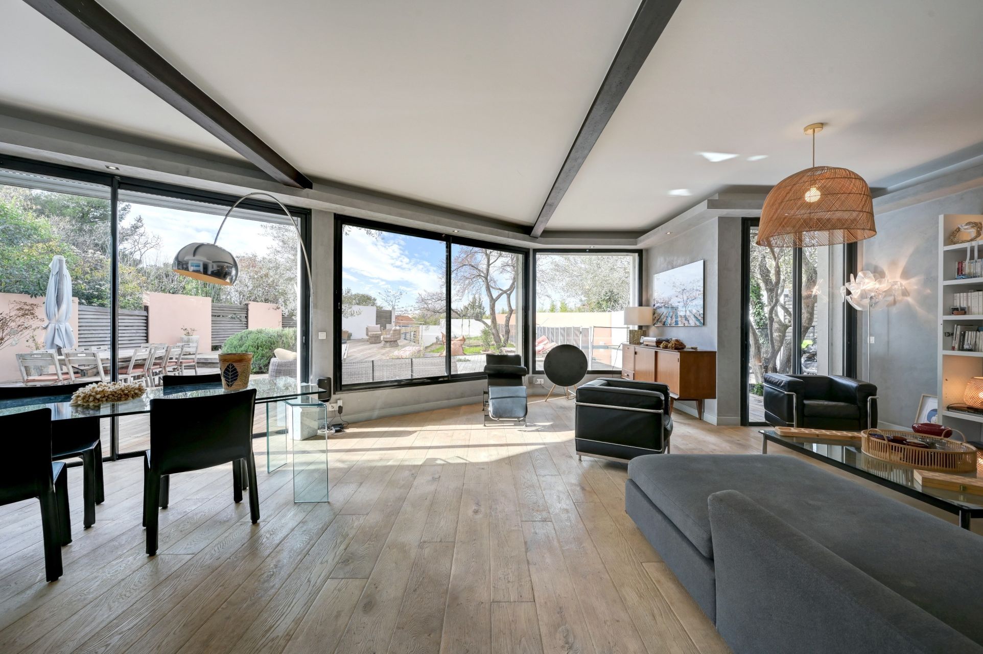 luxury house 10 Rooms for sale on MARSEILLE (13012)