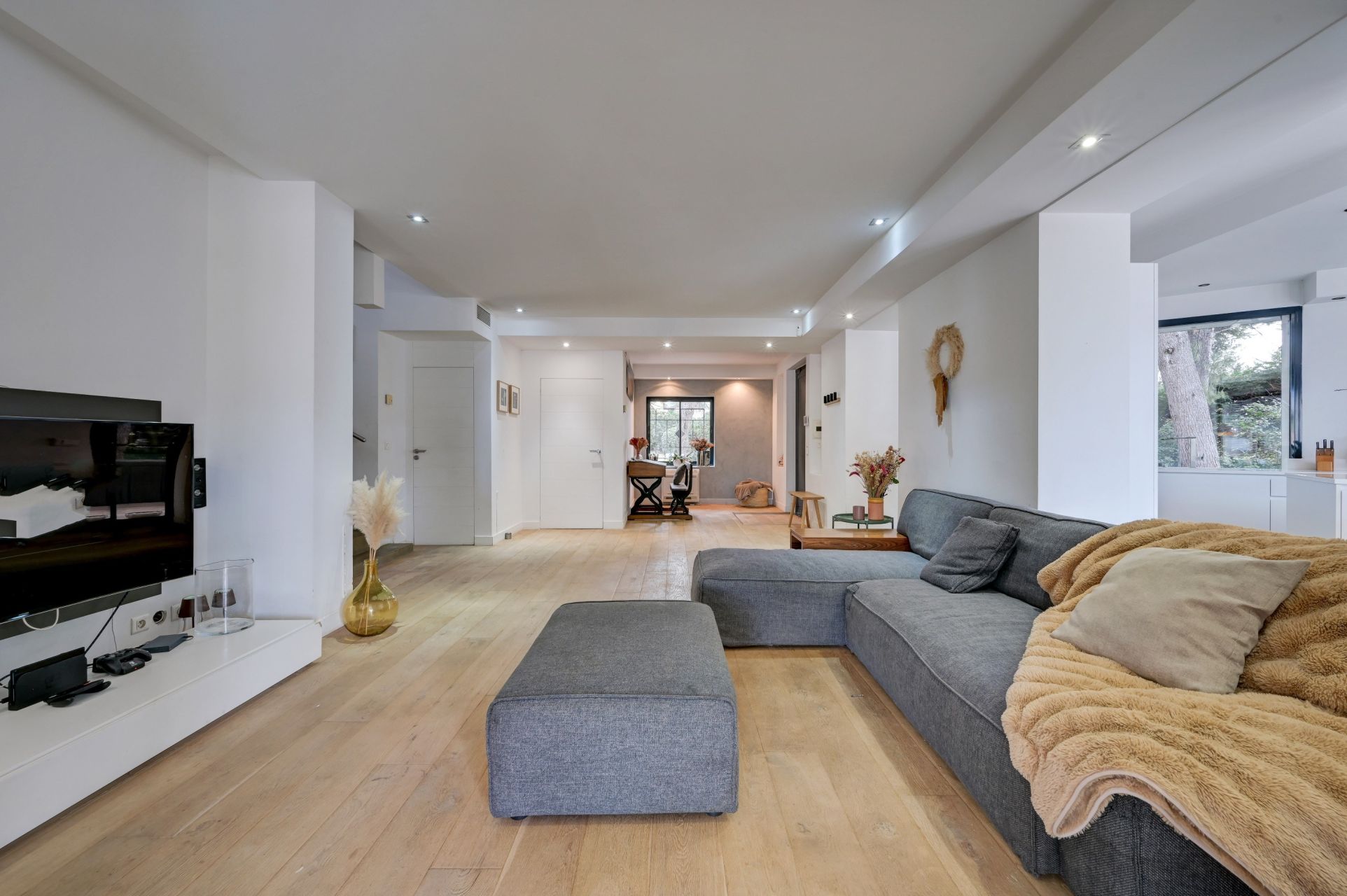 luxury house 10 Rooms for sale on MARSEILLE (13012)