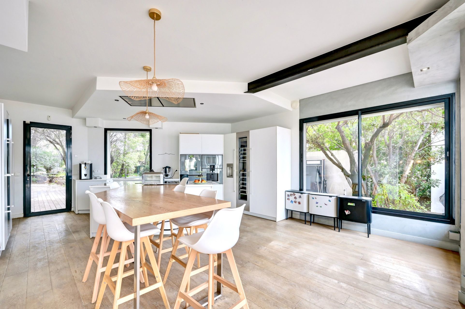 luxury house 10 Rooms for sale on MARSEILLE (13012)