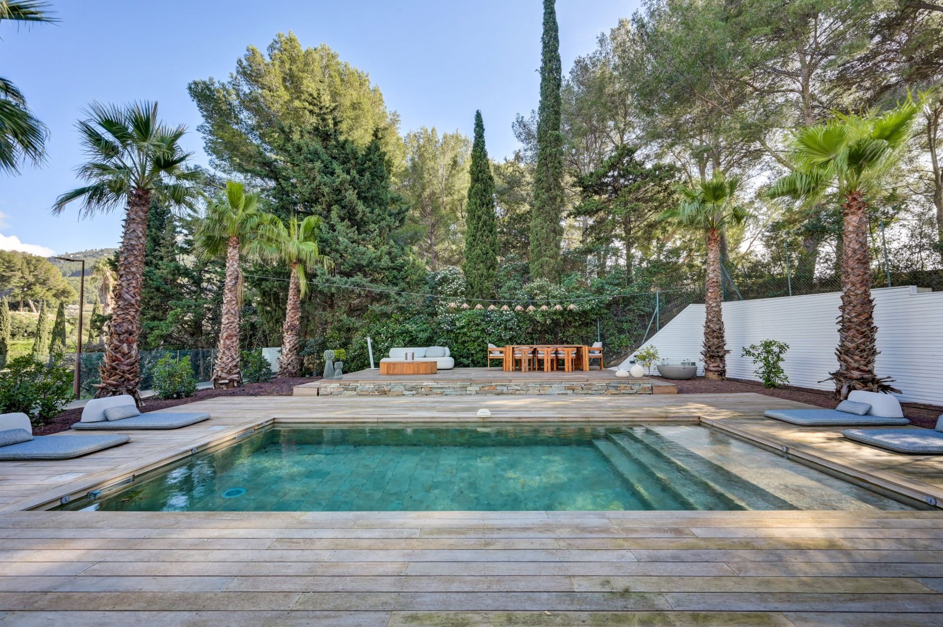 luxury house 8 Rooms for sale on CASSIS (13260)