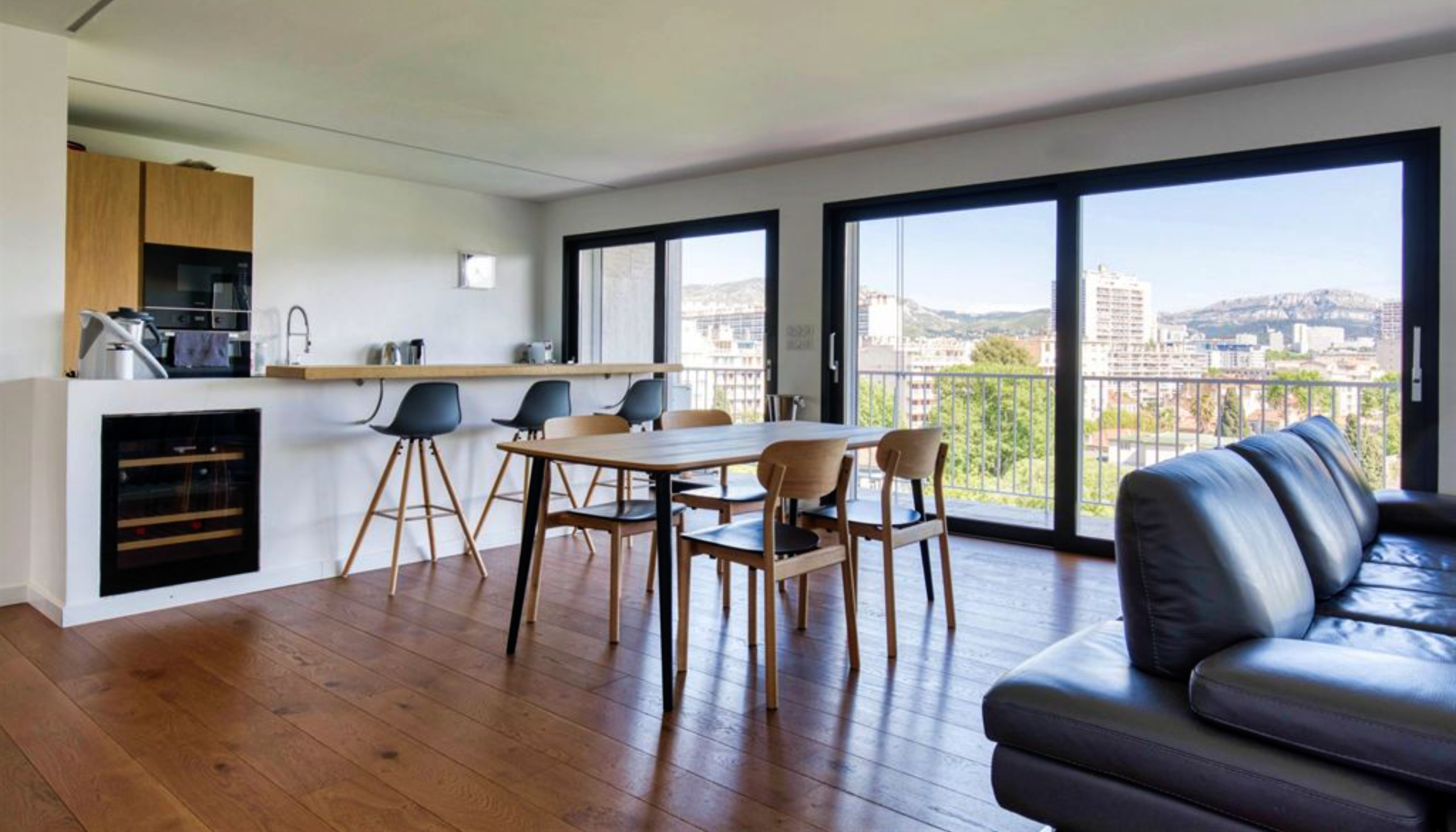 luxury apartment 4 Rooms for rent on MARSEILLE (13008)