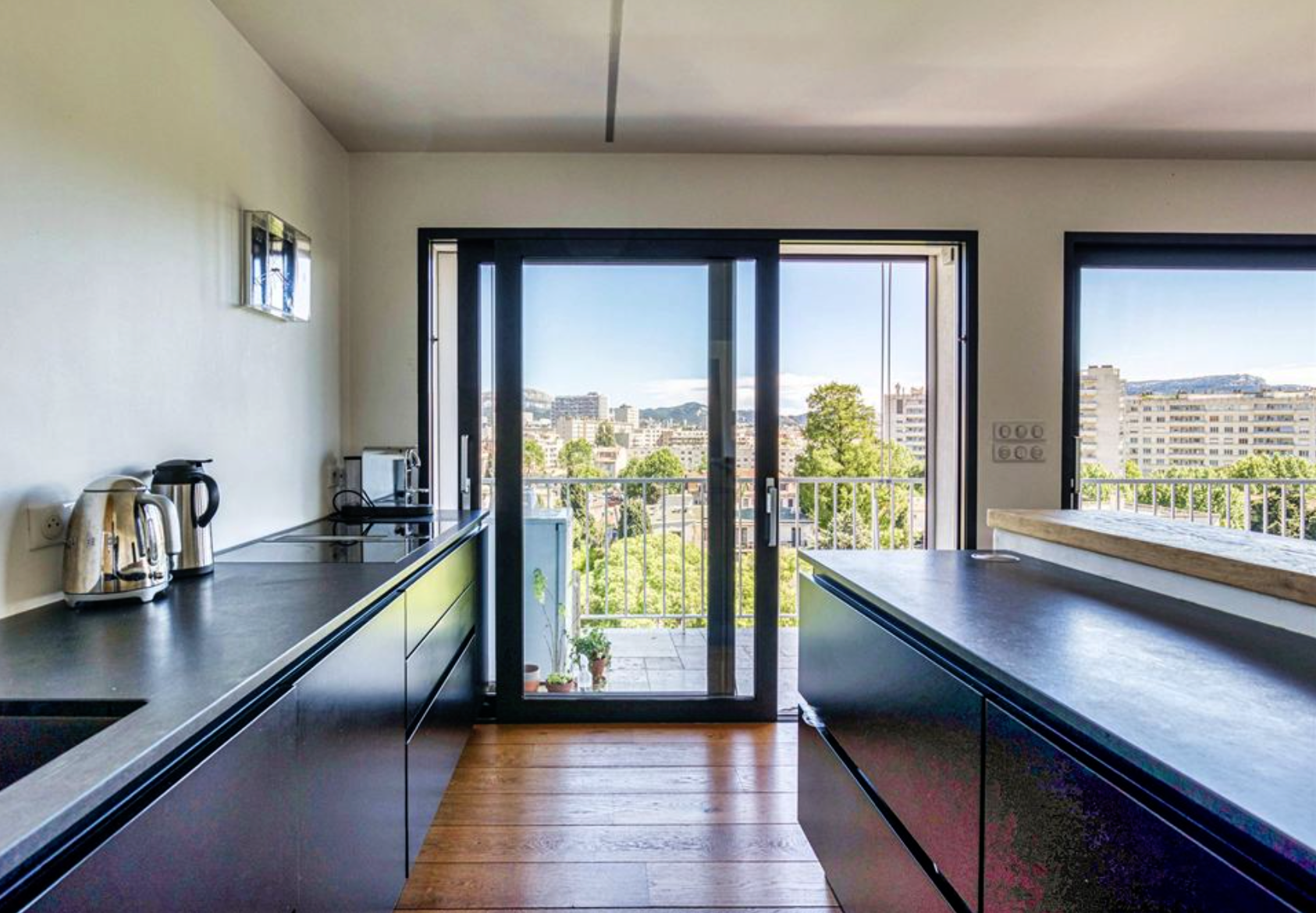 luxury apartment 4 Rooms for rent on MARSEILLE (13008)