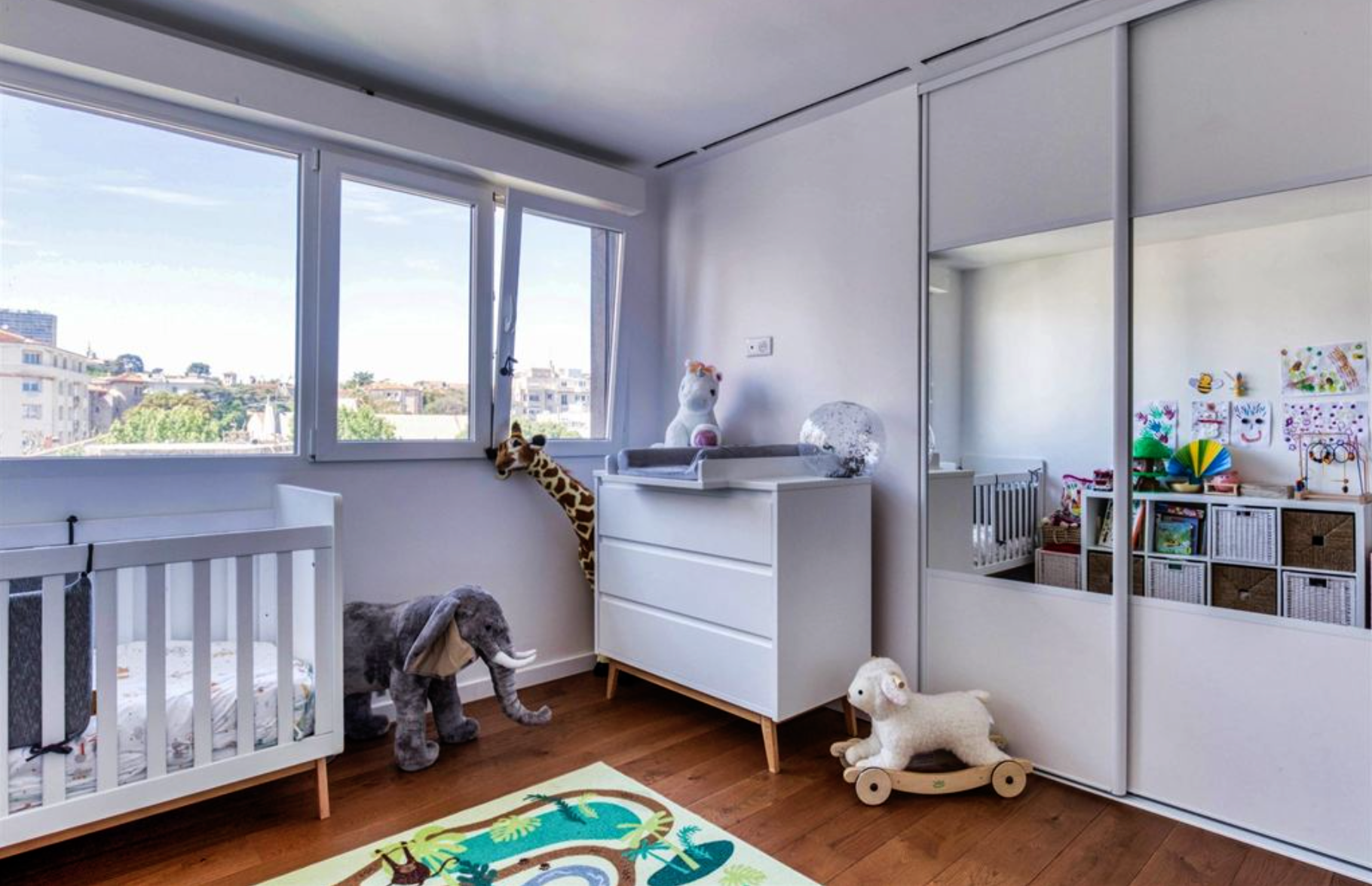 luxury apartment 4 Rooms for rent on MARSEILLE (13008)