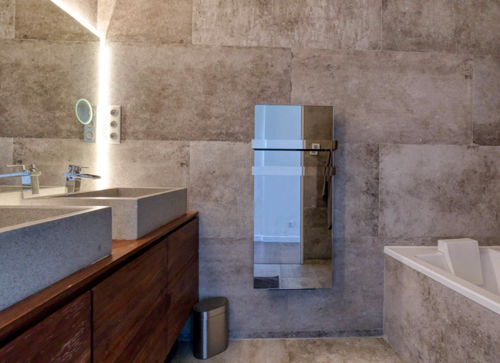 luxury apartment 4 Rooms for rent on MARSEILLE (13008)