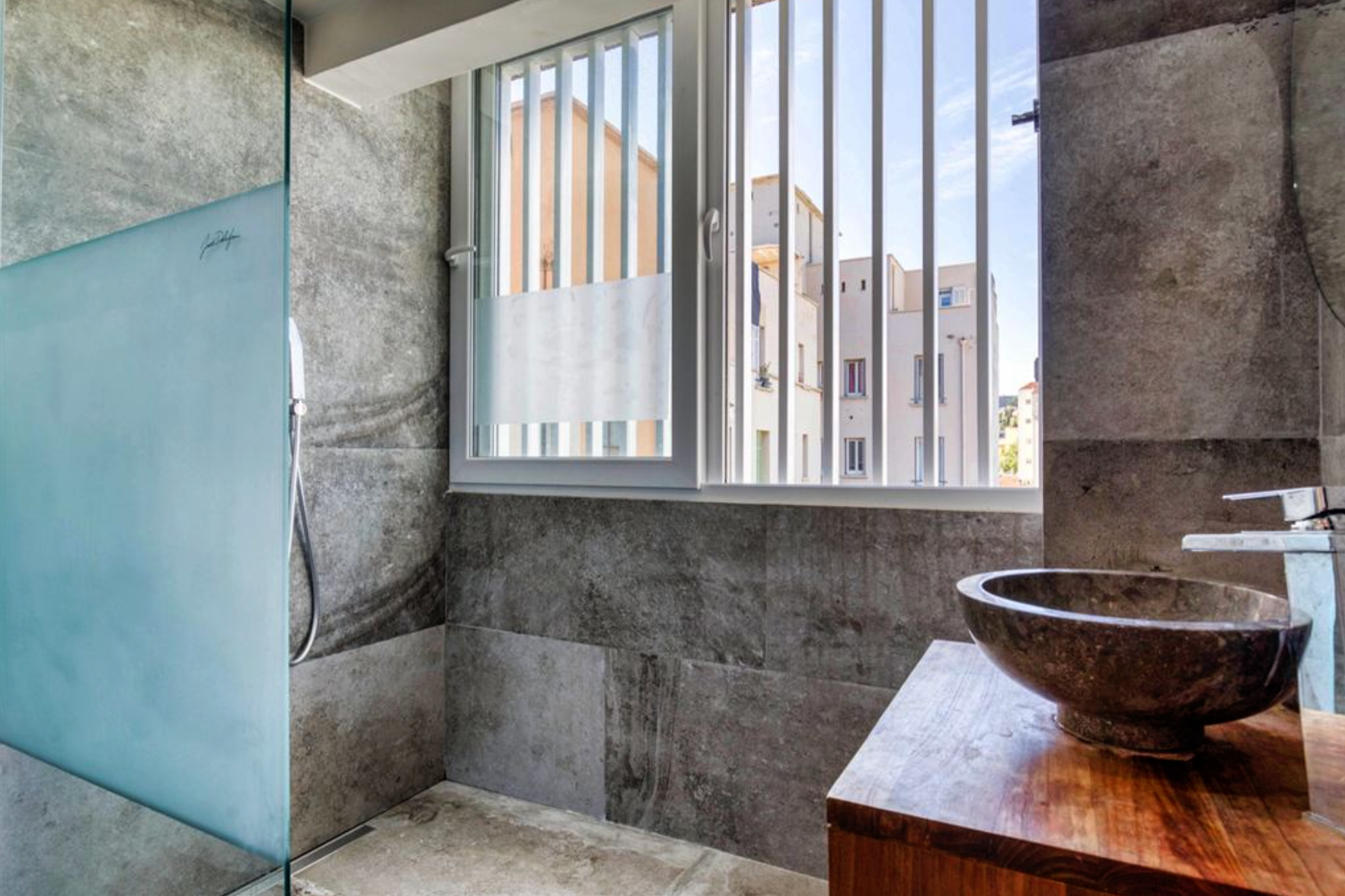 luxury apartment 4 Rooms for rent on MARSEILLE (13008)