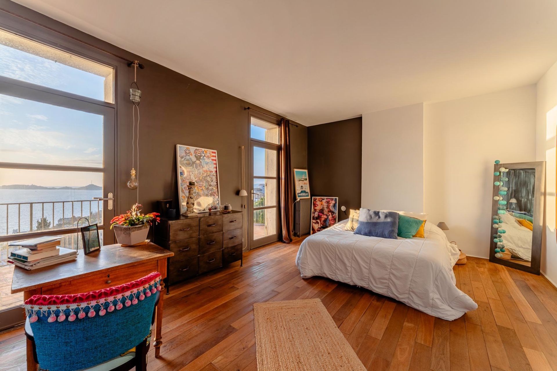 luxury house 6 Rooms for sale on MARSEILLE (13007)