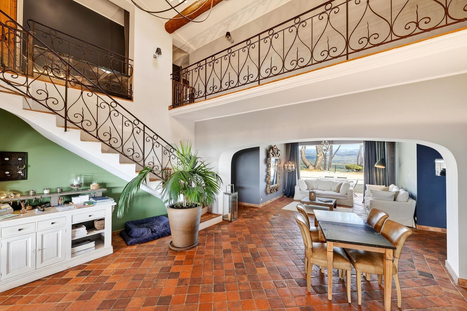 luxury house 15 Rooms for sale on LA CADIERE D AZUR (83740)