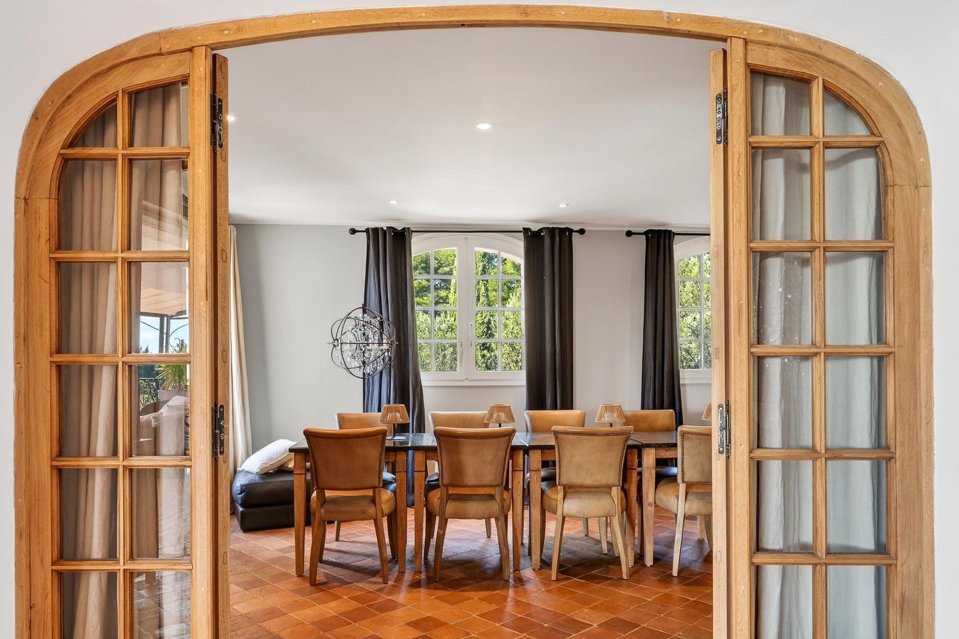 luxury house 15 Rooms for sale on LA CADIERE D AZUR (83740)