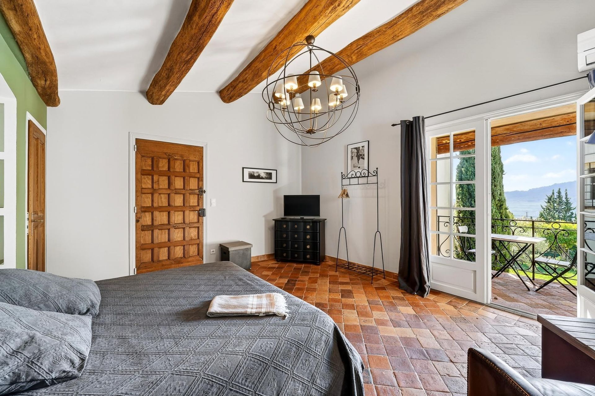 luxury house 15 Rooms for sale on LA CADIERE D AZUR (83740)