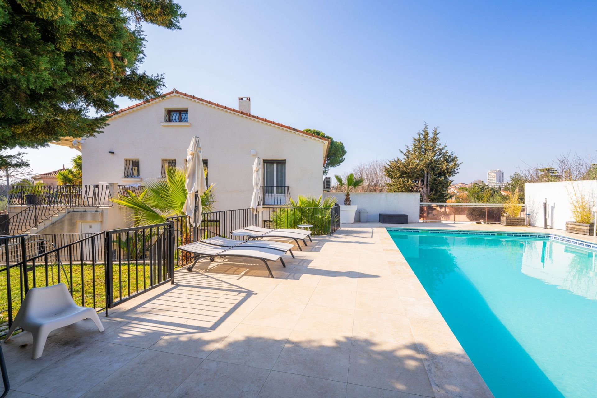 luxury house 10 Rooms for sale on MARSEILLE (13012)