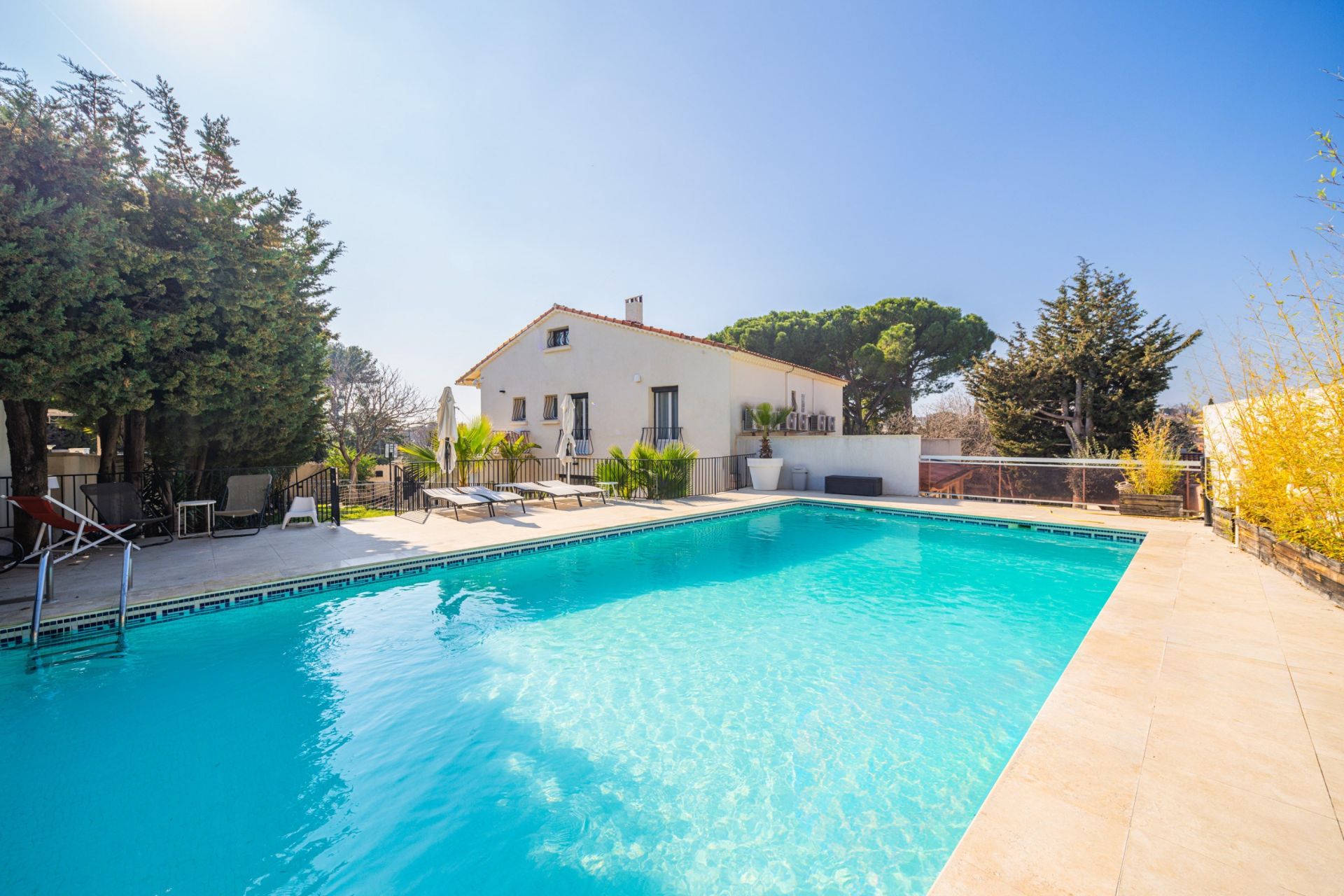 luxury house 10 Rooms for sale on MARSEILLE (13012)