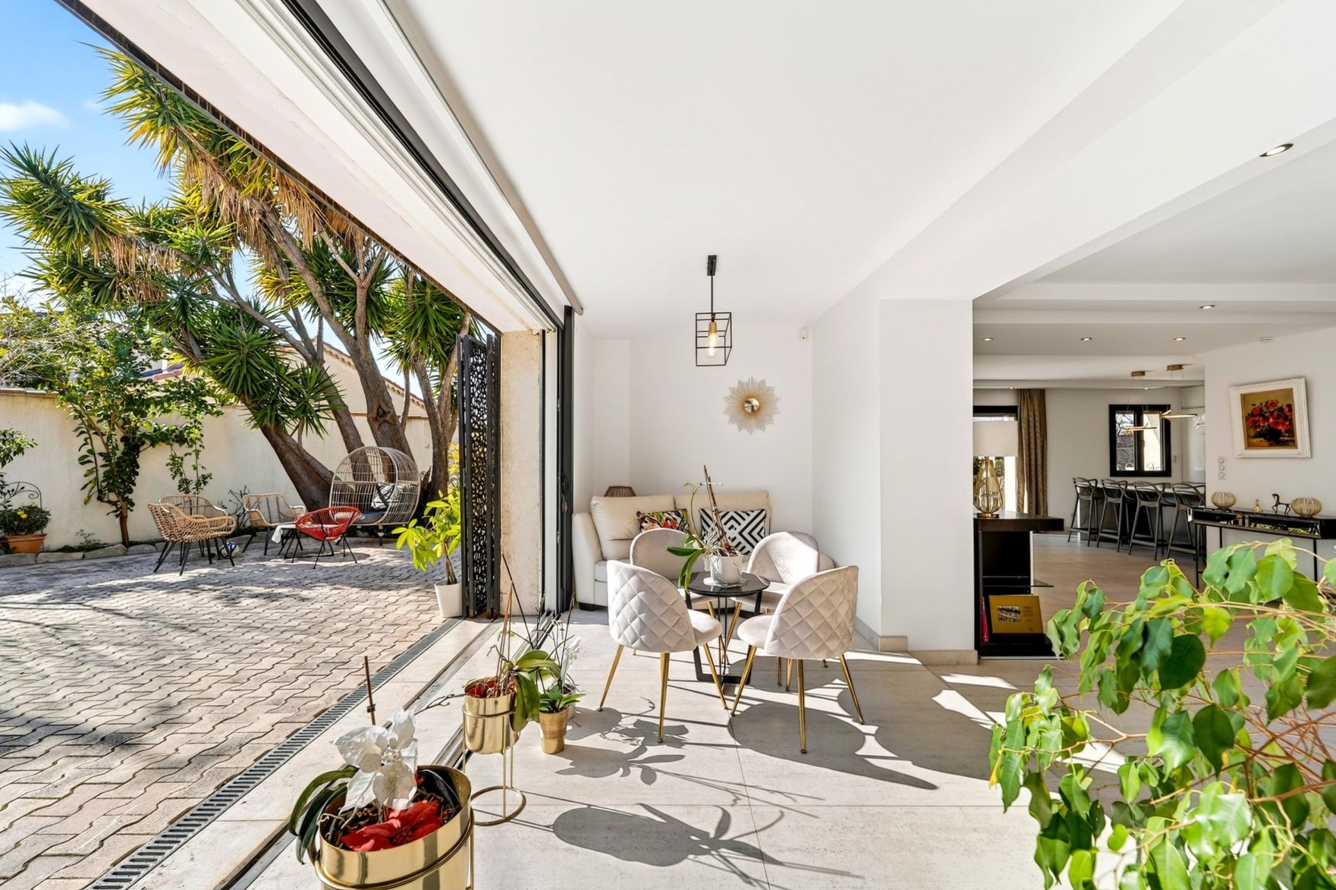 luxury house 10 Rooms for sale on MARSEILLE (13012)