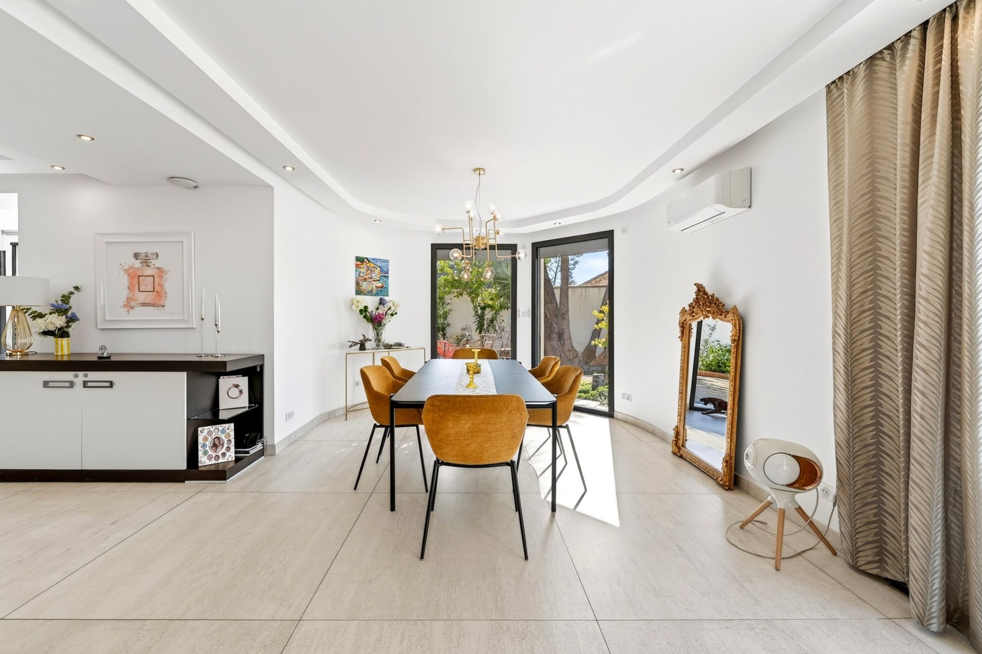 luxury house 10 Rooms for sale on MARSEILLE (13012)