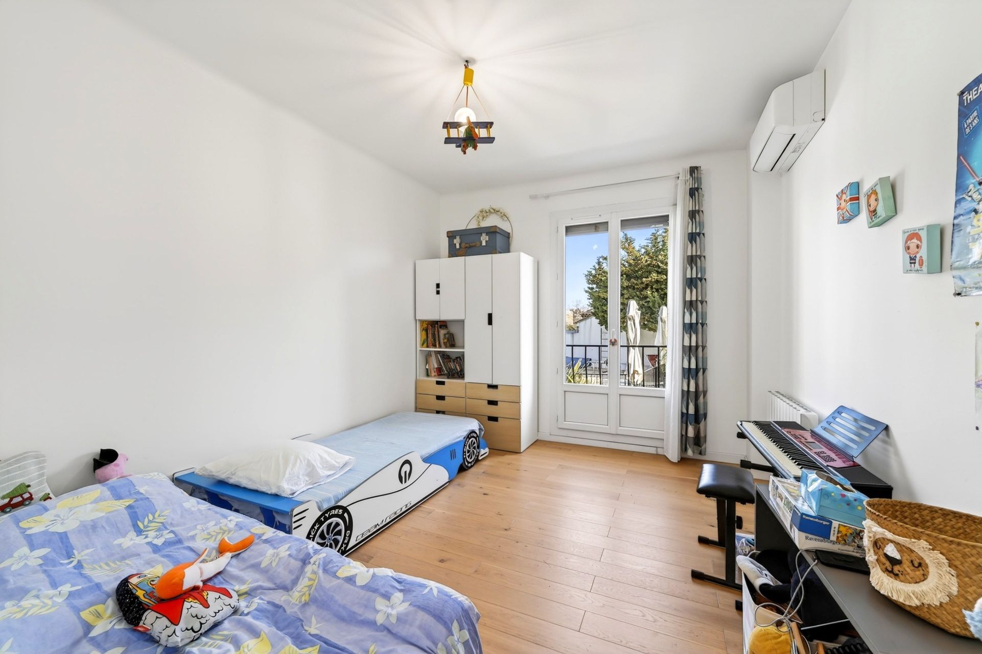 luxury house 10 Rooms for sale on MARSEILLE (13012)