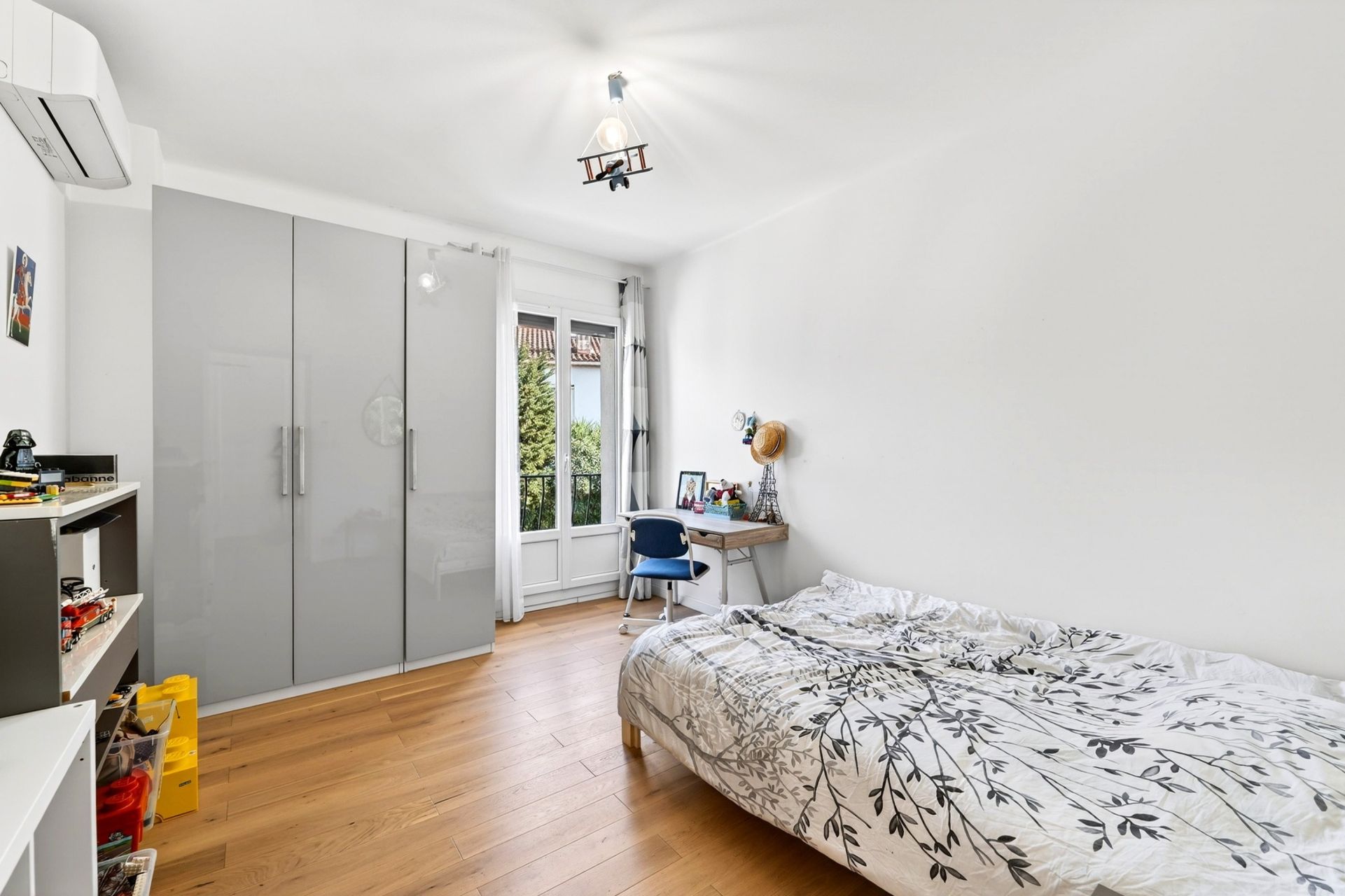 luxury house 10 Rooms for sale on MARSEILLE (13012)