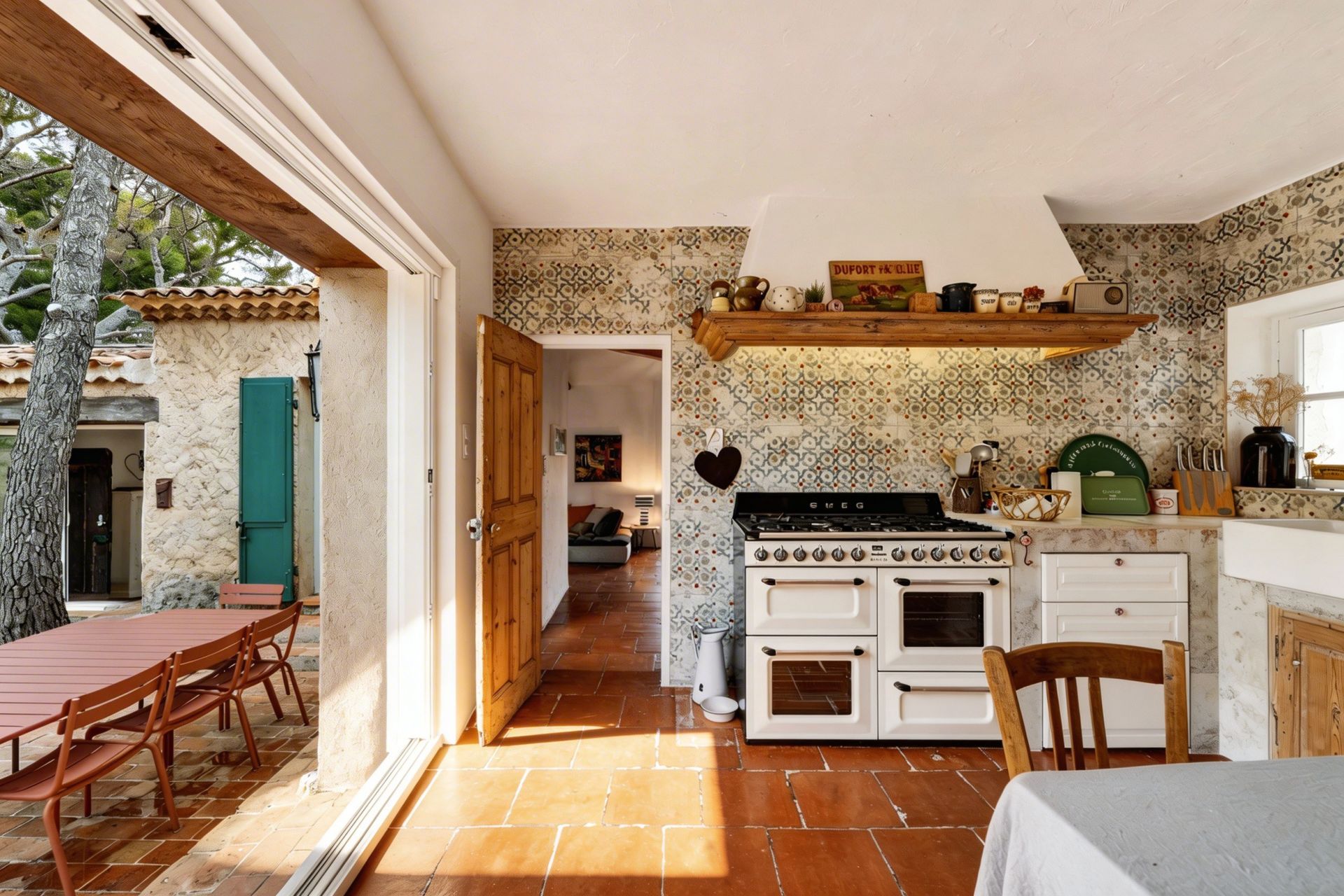 luxury house 8 Rooms for sale on CASSIS (13260)